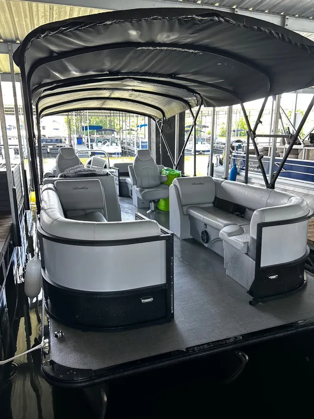 Rent a Encore Bentley pontoon in Willis, TX near me