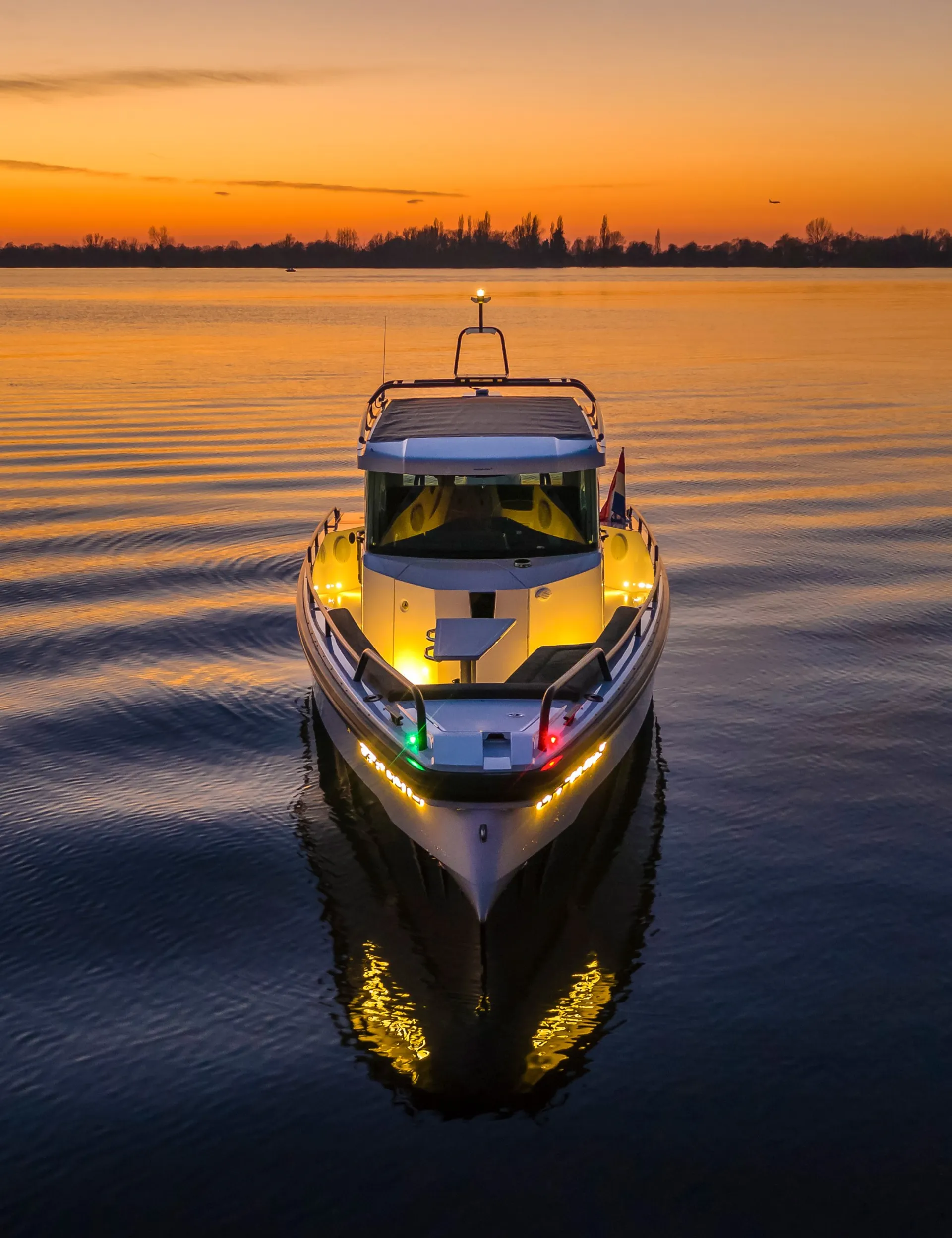 Luxury Sports Cruiser - Your Day, Your Way!