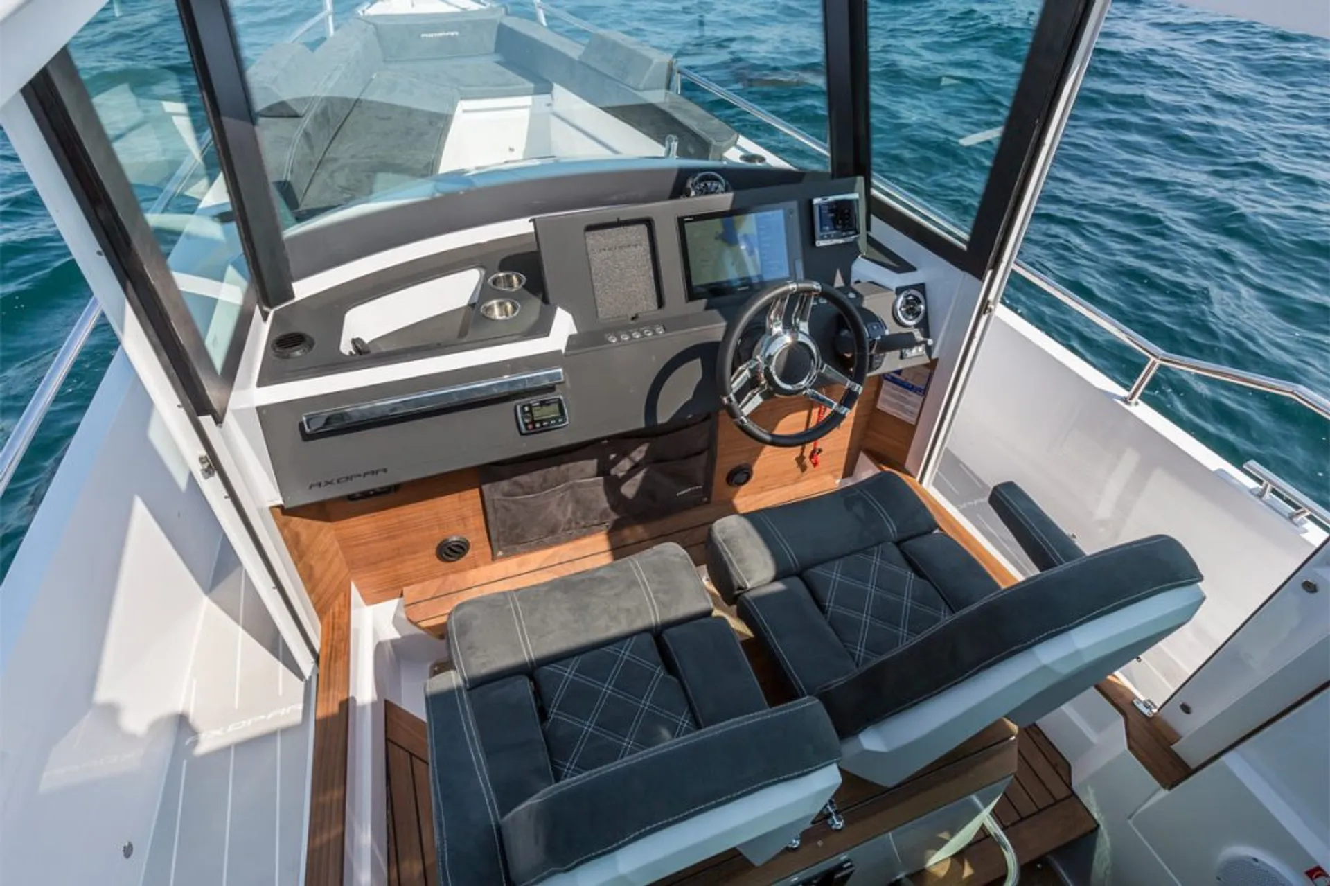 Luxury Sports Cruiser - Your Day, Your Way!