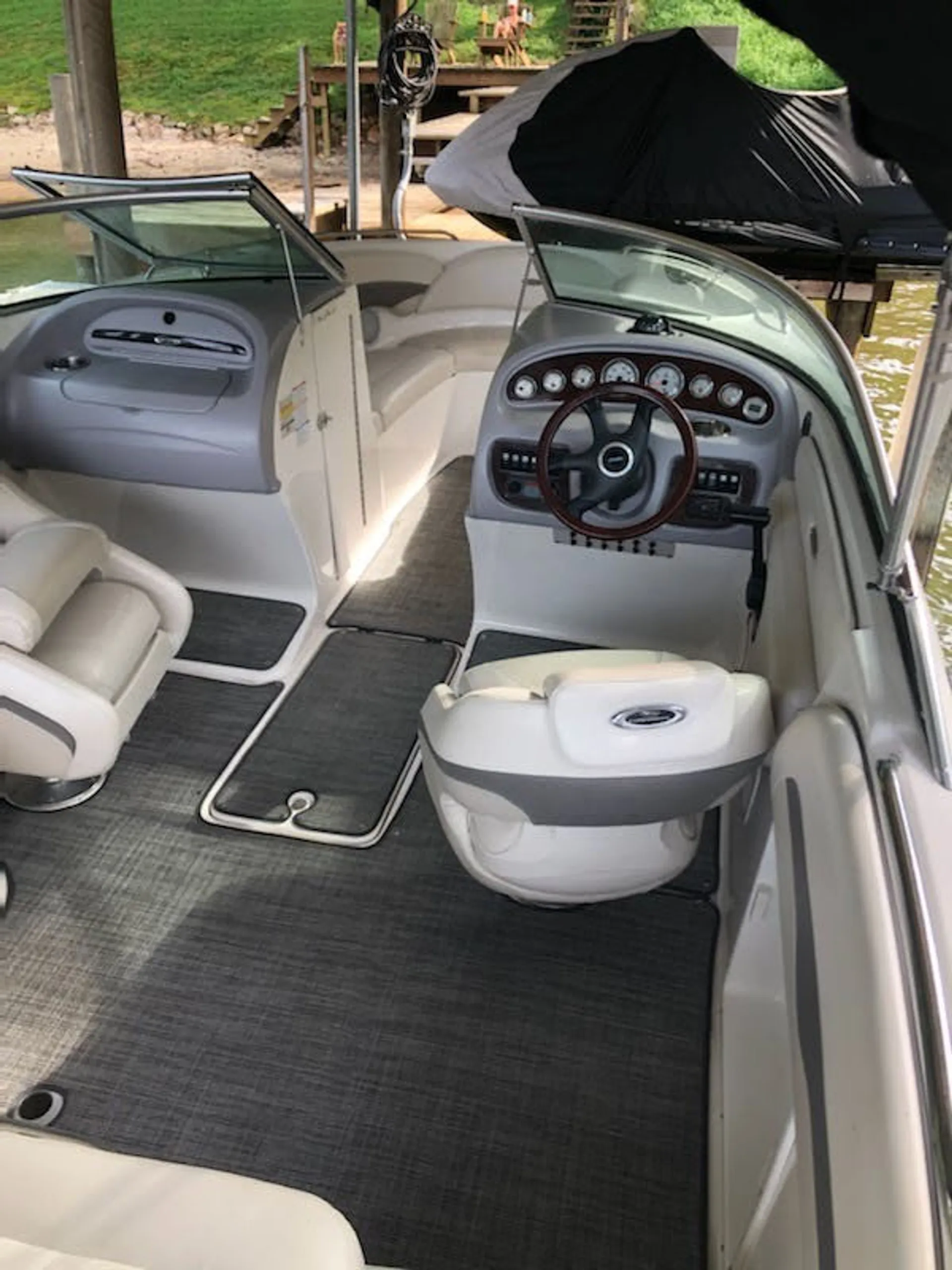 Chaparral Boats 220 SSi in Raleigh, NC — photo 9