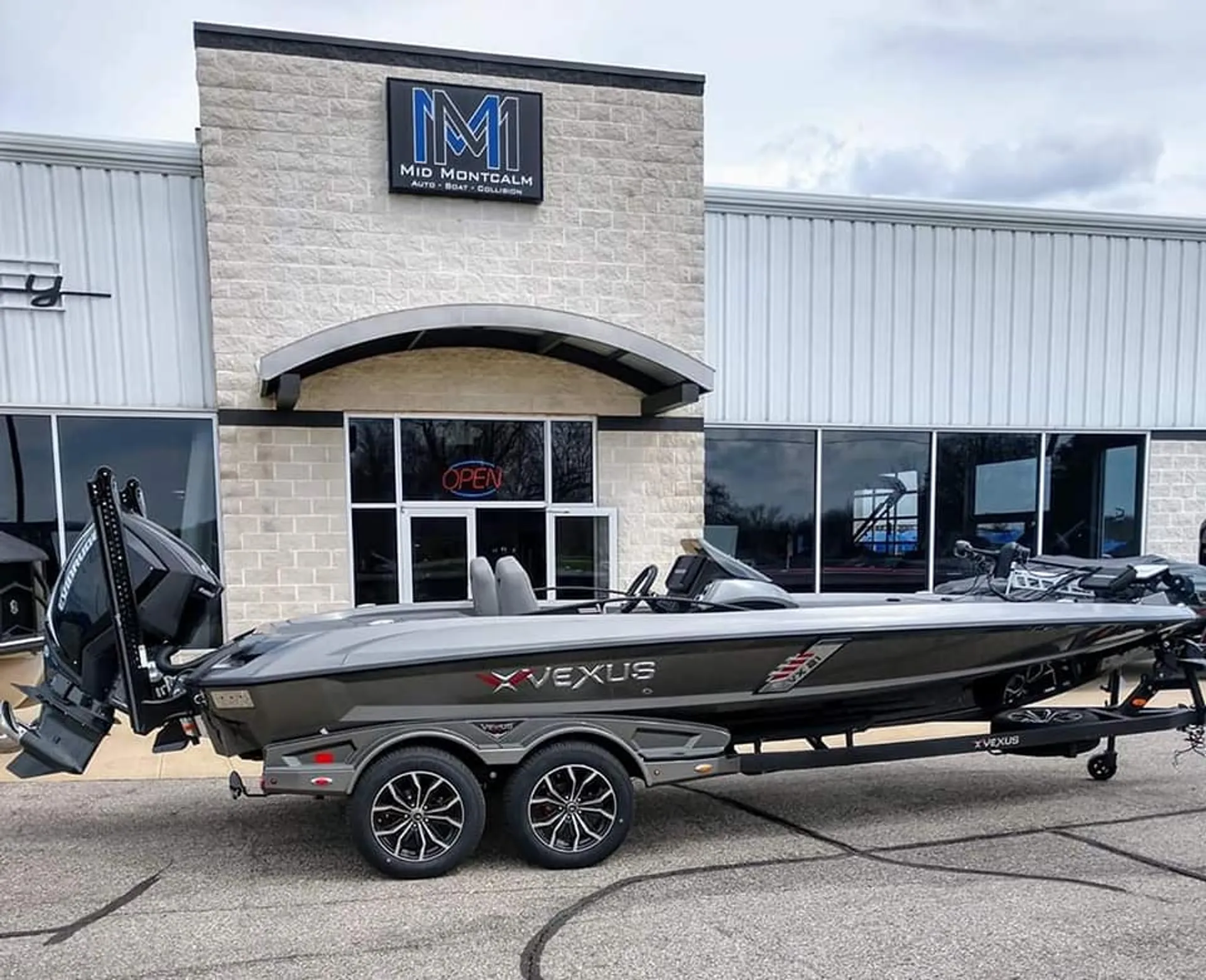 Vexus VX21Bass Boat (Tournament Ready)