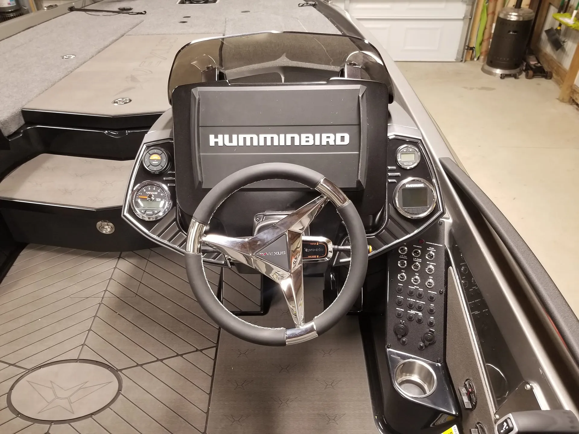 Vexus VX21Bass Boat (Tournament Ready)