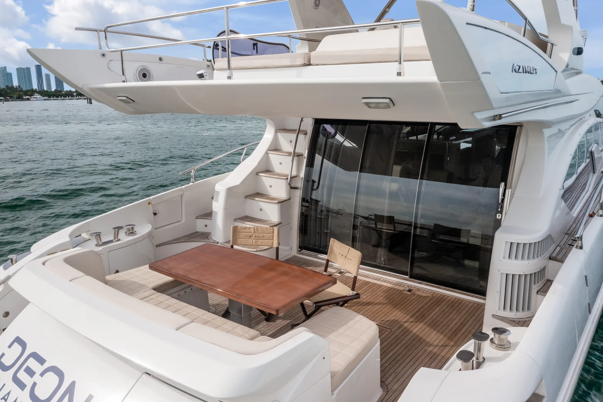 64ft Azimut Flybridge Luxury Yacht – Miami