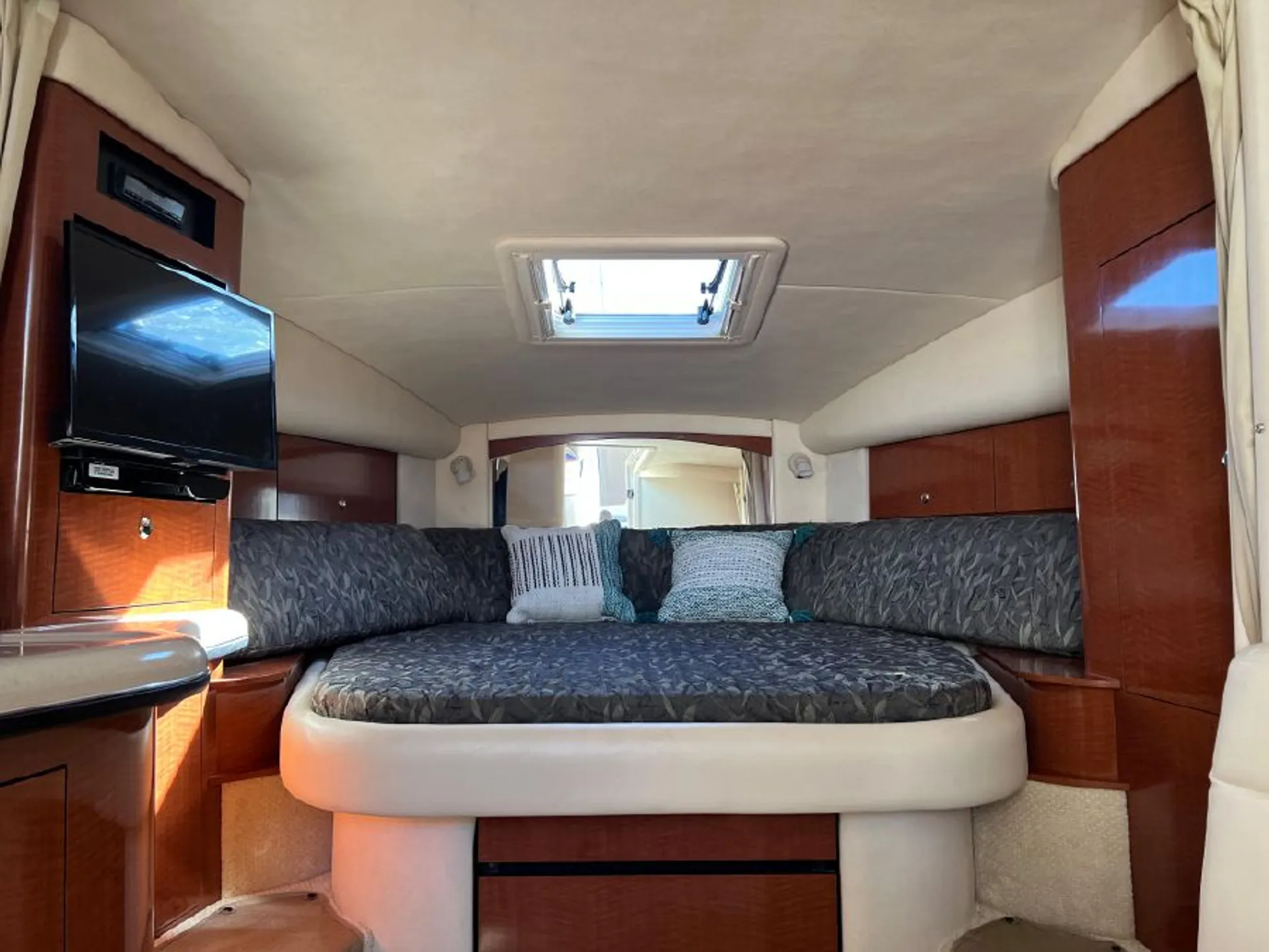 Luxury Yacht, Playpen, River cruises up to 13. Captain included!