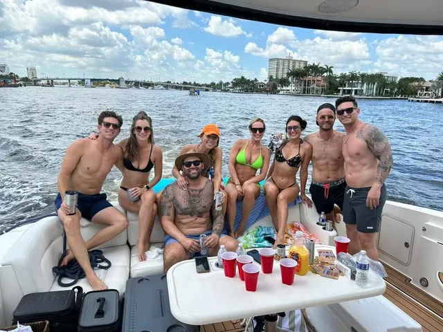 Rent a Sea Ray Boats motor yacht in Fort Lauderdale, FL near me