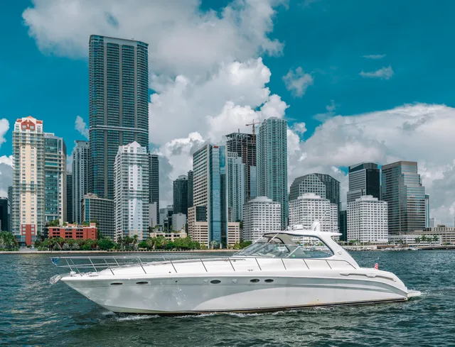 Rent a Sea Ray Boats cruiser in Miami, FL near me