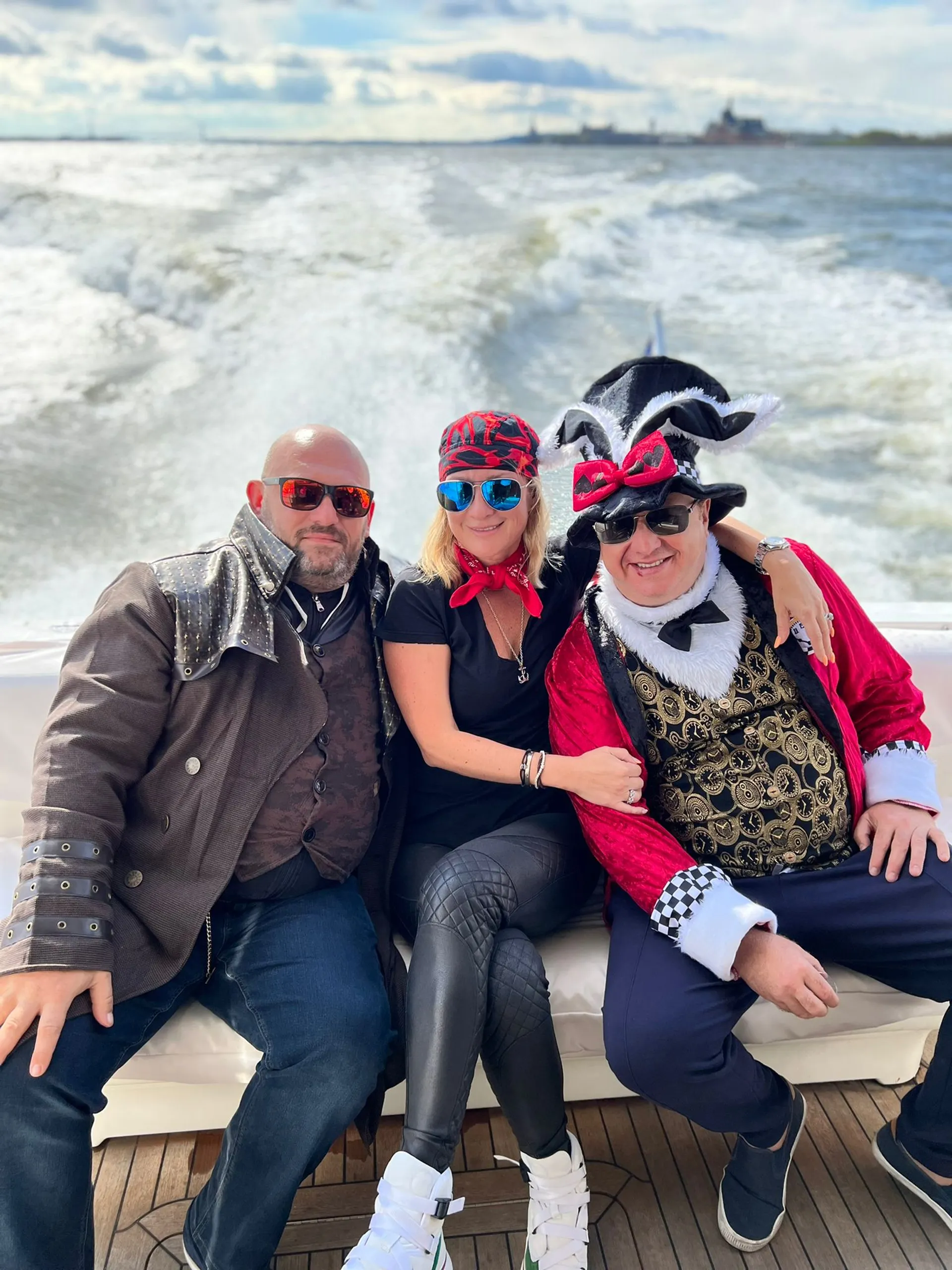 46 foot fully loaded Sea Ray Luxury Yacht. Minutes