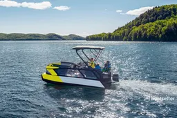 SeaDoo Switch 18 Cruise Pontoon on Lake Tulloch 