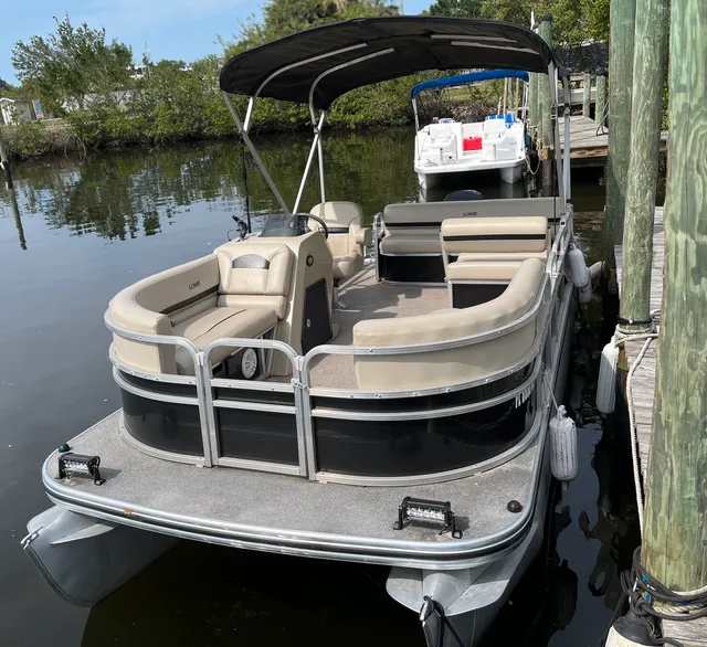 Rent a Lowe Pontoons pontoon in Tarpon Springs, FL near me