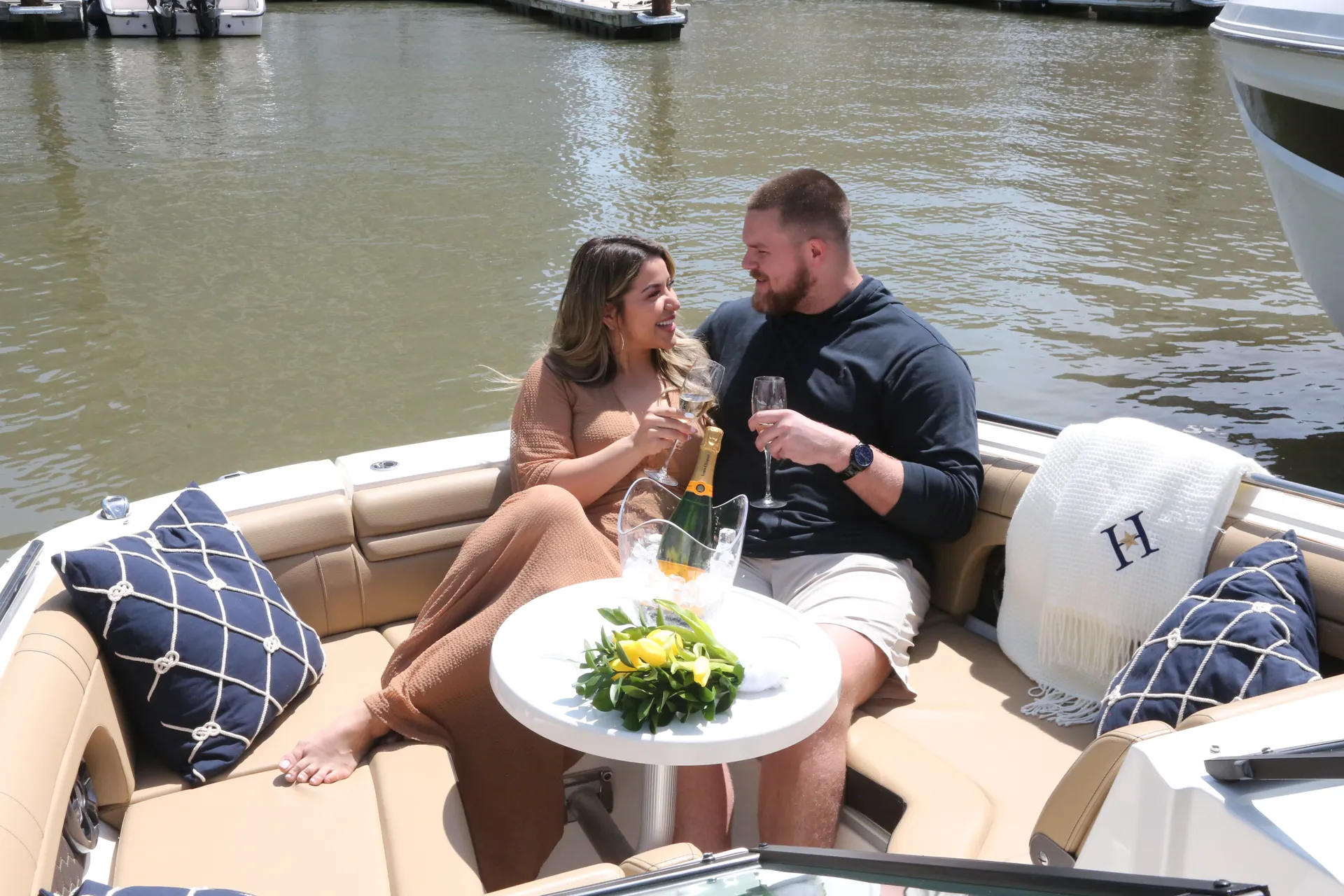 *Female Owned*-Manhattan #1 Luxury Yacht- 8 Passengers