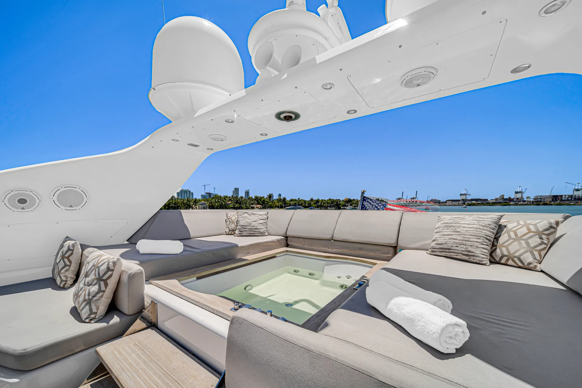 105' Leopard includes tip and water toys
