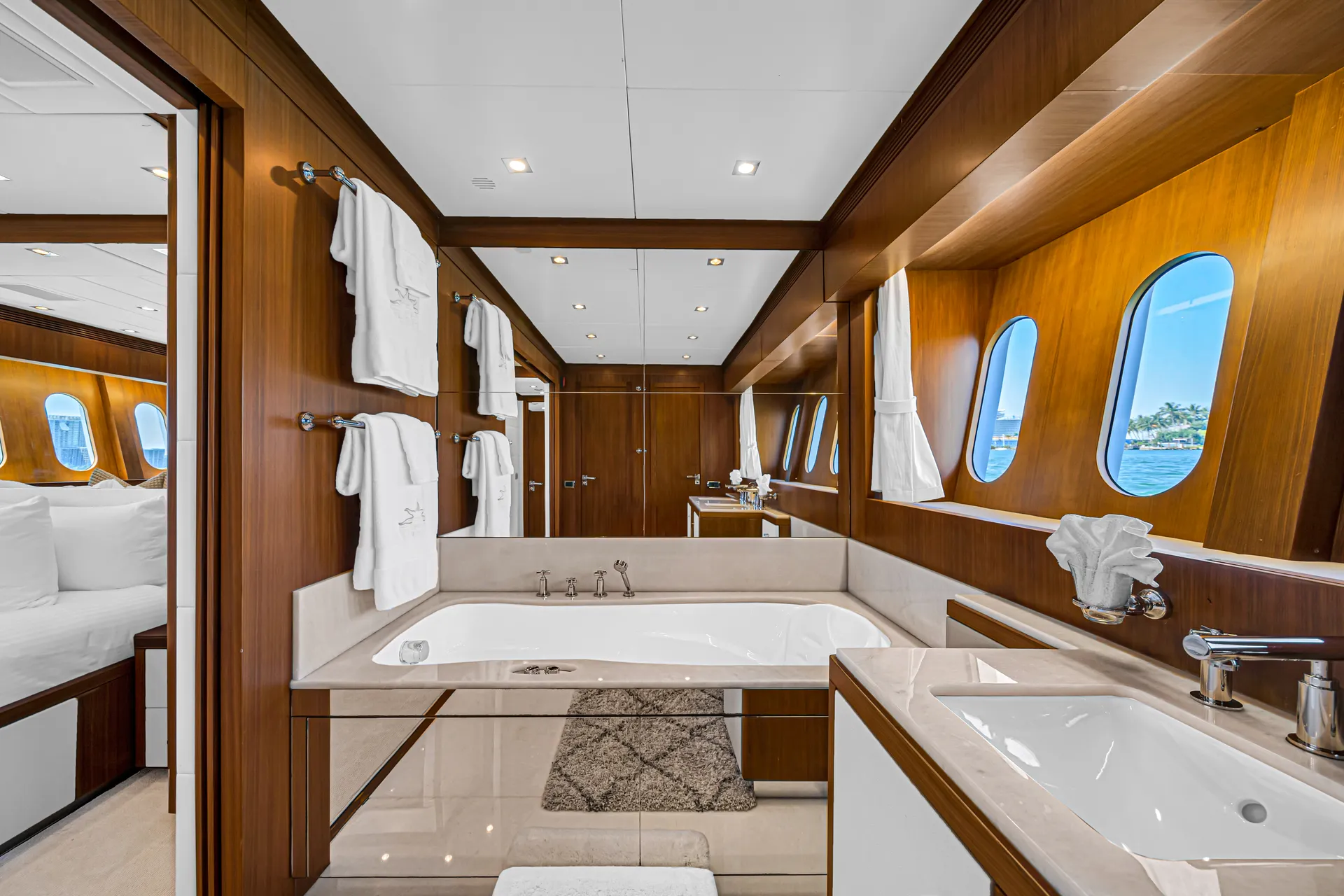 105' Leopard includes tip and water toys