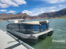 Don't worry we will dock it for you! Premier Gemini Tritoon Gas Inclu