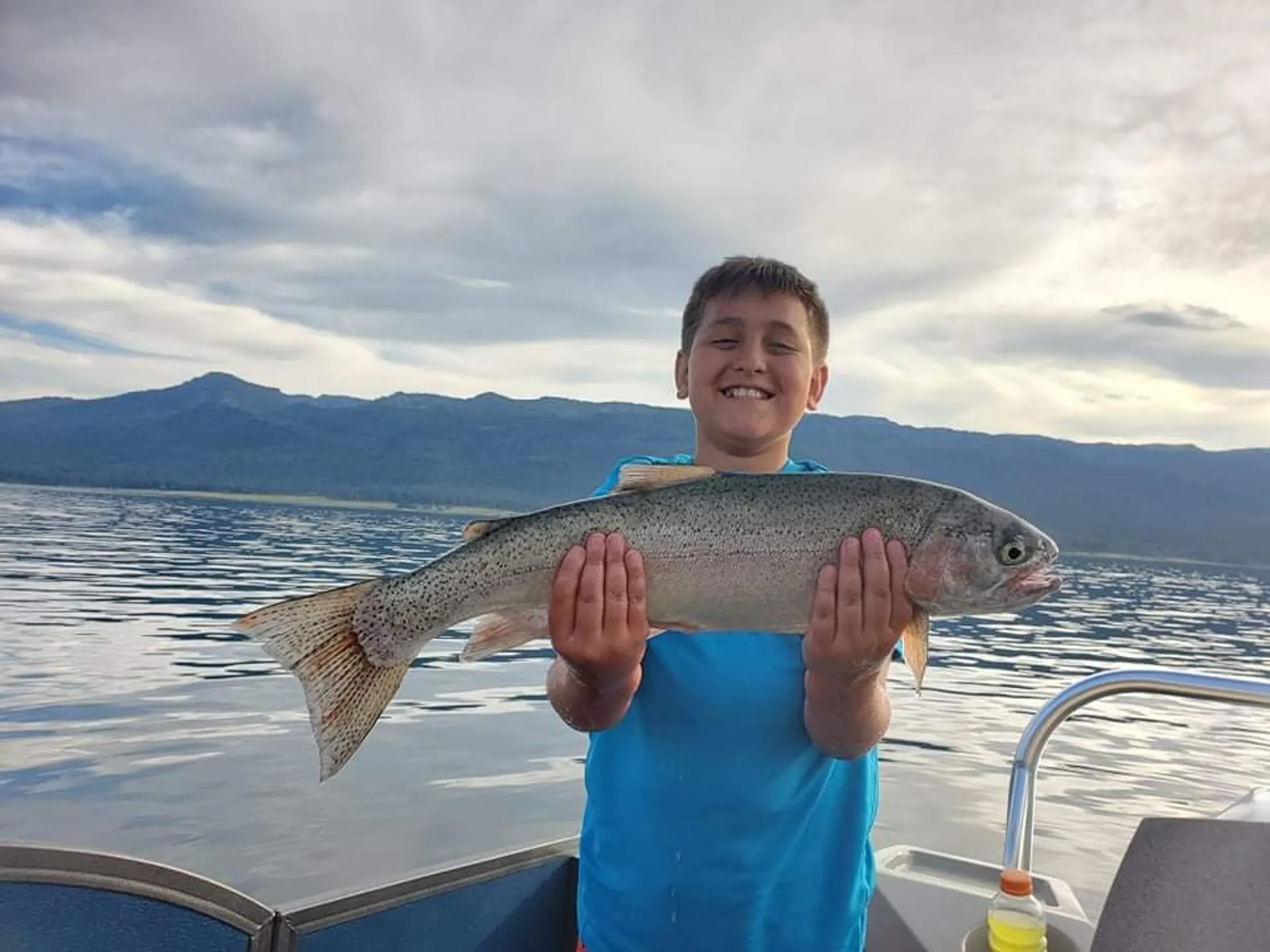 Don't worry we will dock it for you! Premier Gemini Tritoon Gas Inclu