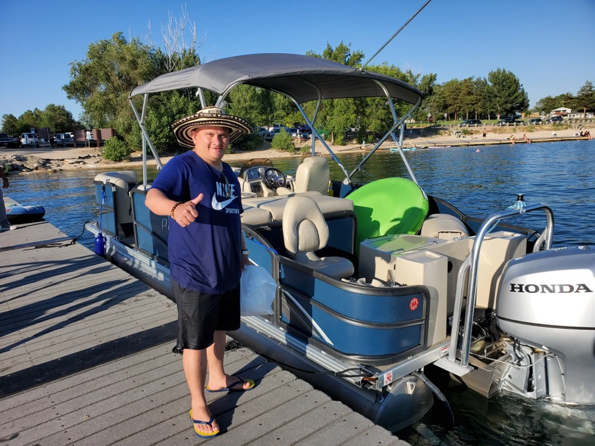 Don't worry we will dock it for you! Premier Gemini Tritoon Gas Inclu