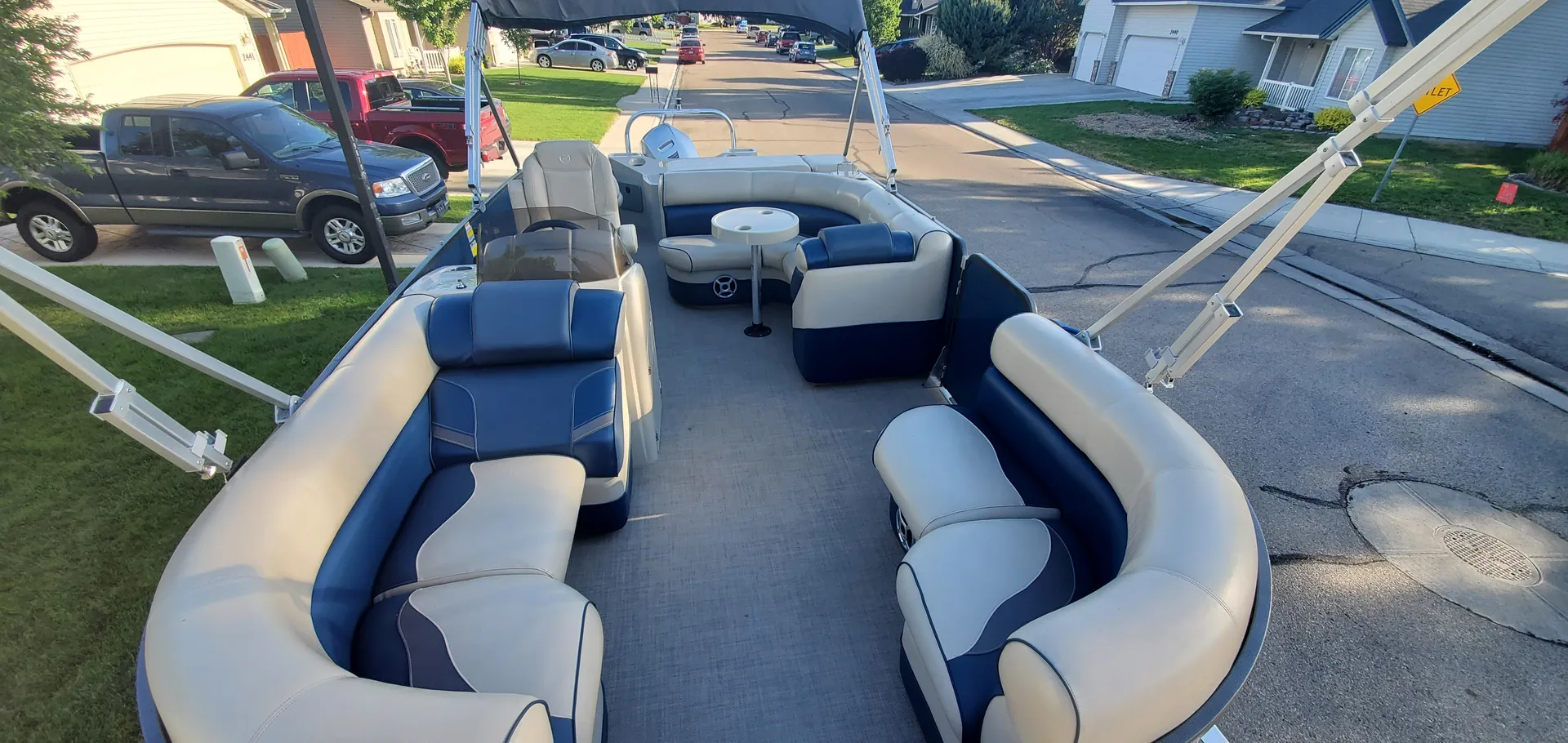 Don't worry we will dock it for you! Premier Gemini Tritoon Gas Inclu