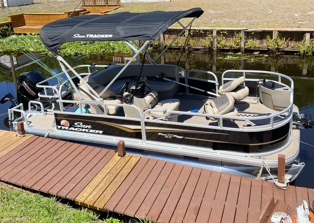 Rent a SUN TRACKER pontoon in Sebring, FL near me