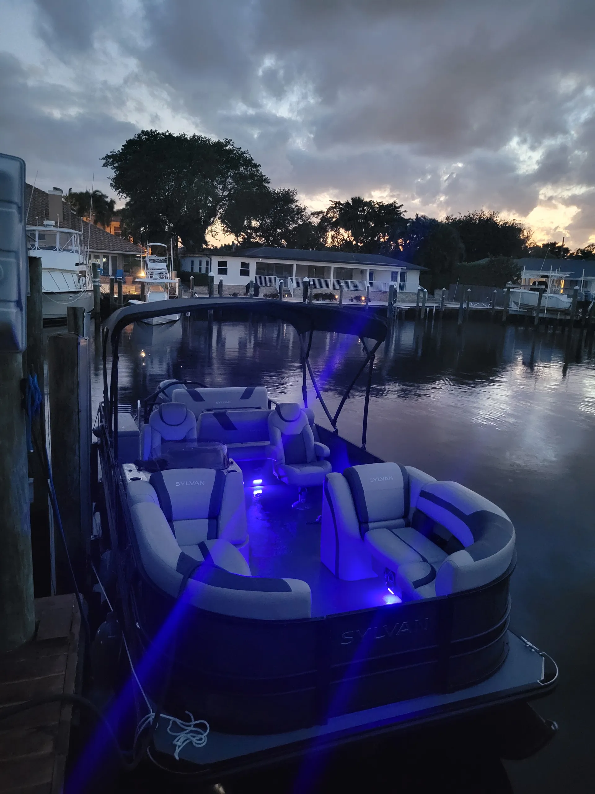 2023 25' Pontoon Boat w/ Sunbed and Dining Booth 