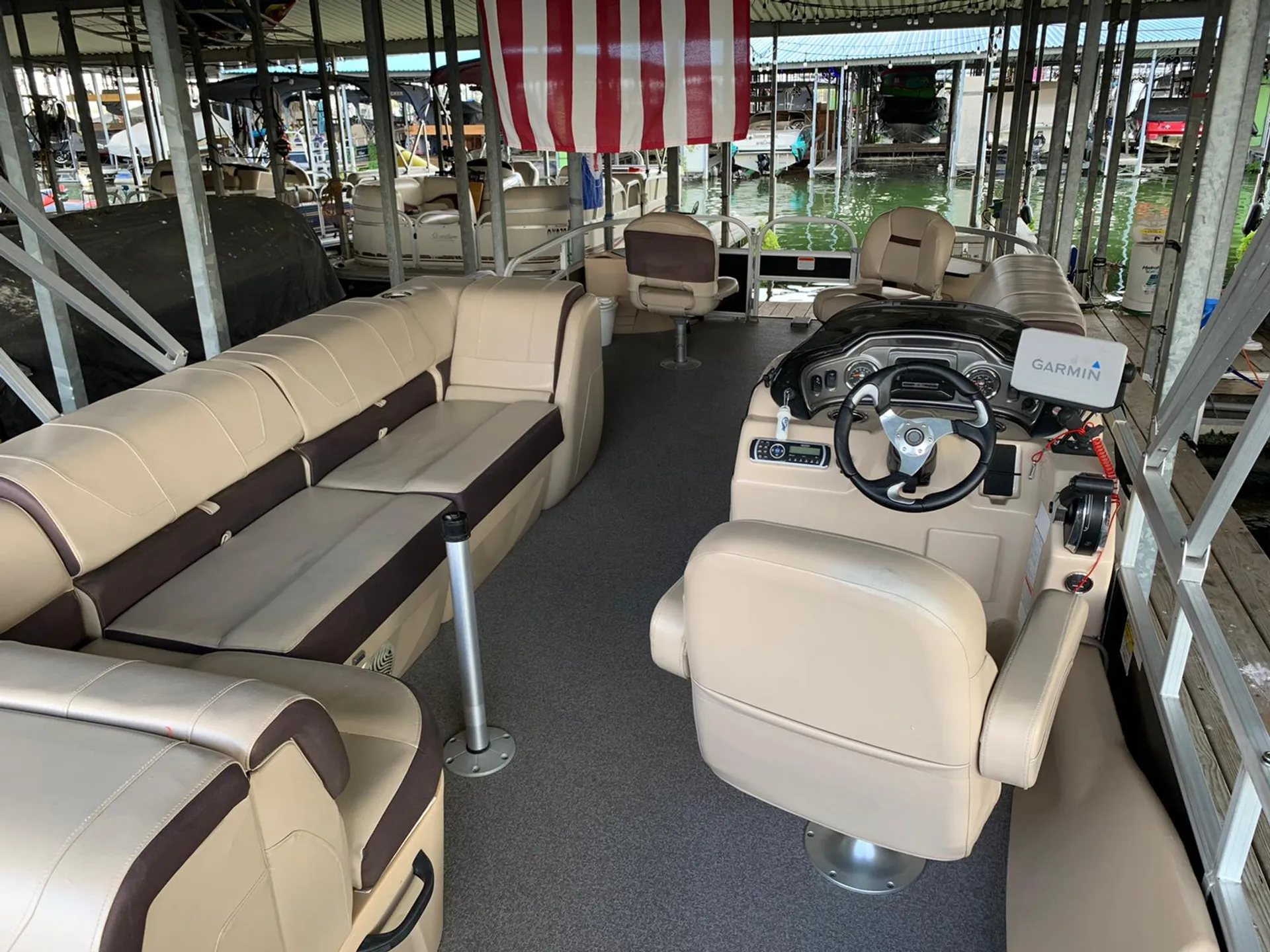 SUN TRACKER FISHIN' BARGE 24 XP3 in Grand Prairie, TX — photo 3