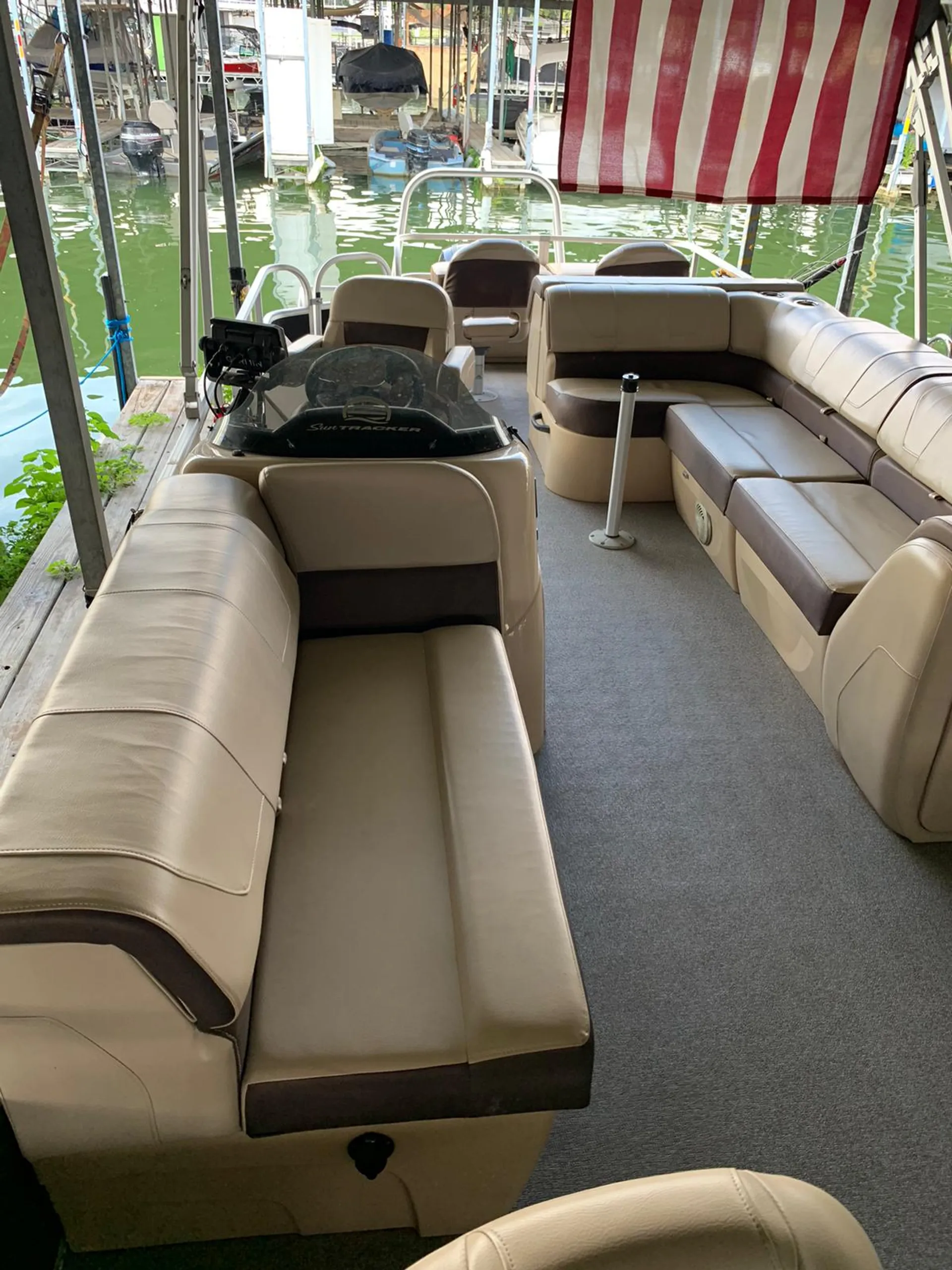 SUN TRACKER FISHIN' BARGE 24 XP3 in Grand Prairie, TX — photo 4