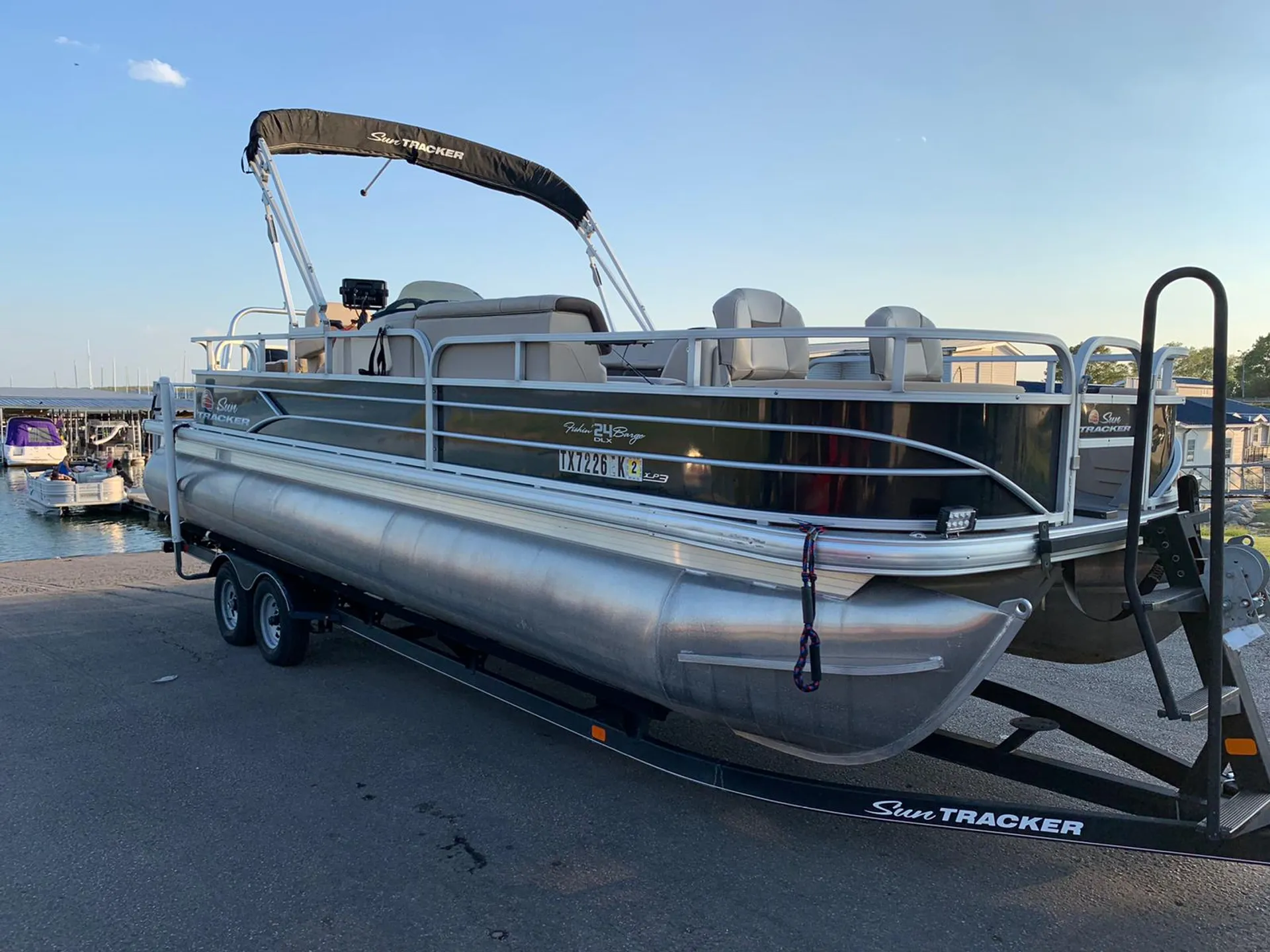 SUN TRACKER FISHIN' BARGE 24 XP3 in Grand Prairie, TX — photo 5