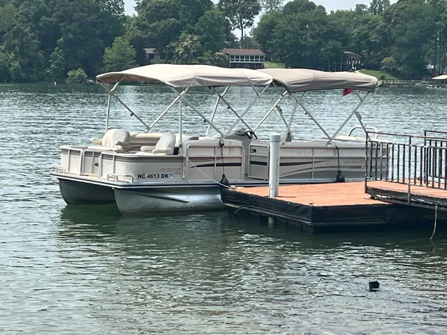Rent a Harris FloteBote pontoon in Mooresville, NC near me