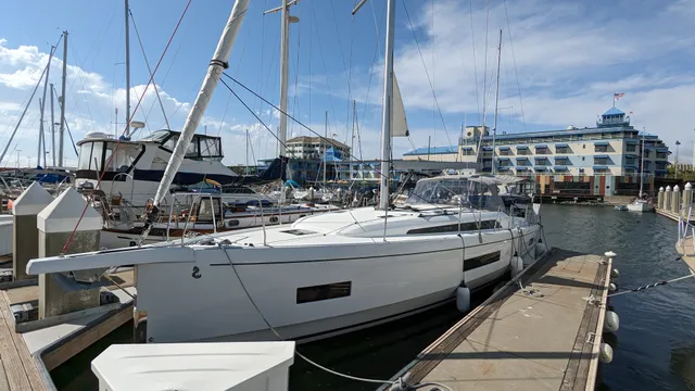 Rent a Beneteau USA cruiser in Oakland, CA near me