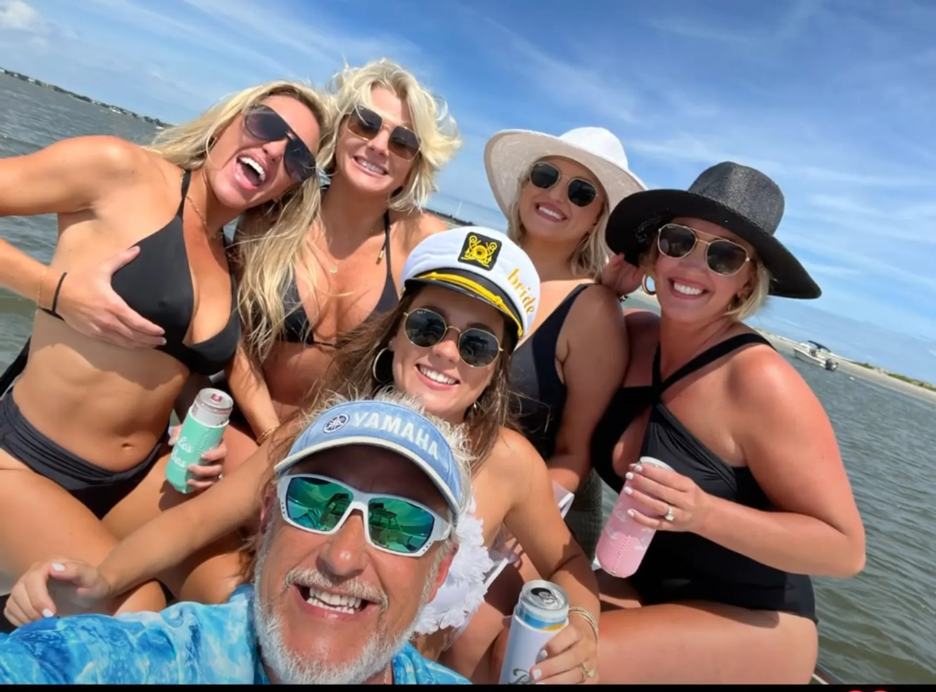 Luxury 31ft Yacht – Perfect for Bachelorette Parties & Entertaining