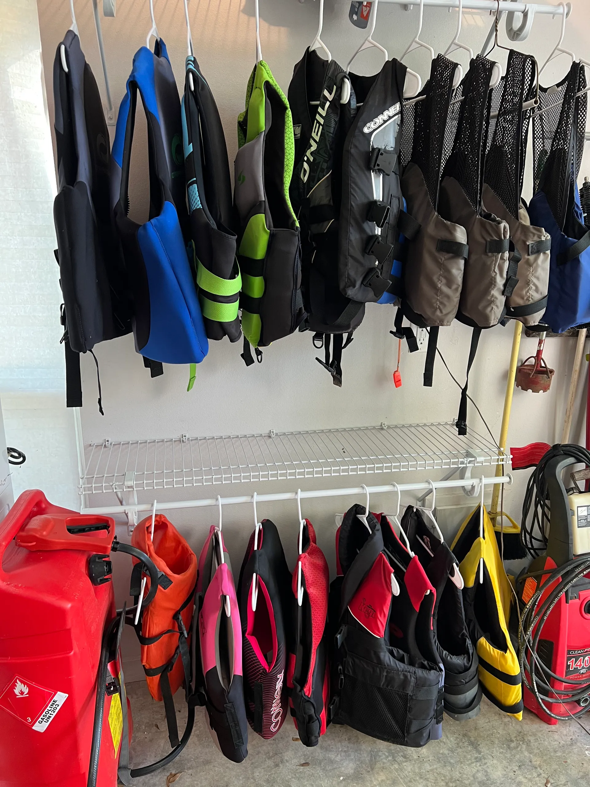 24 Foot pontoon boat for rent on Cedar Creek Lake 