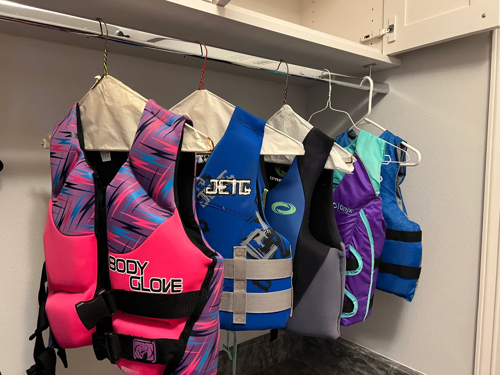 24 Foot pontoon boat for rent on Cedar Creek Lake 