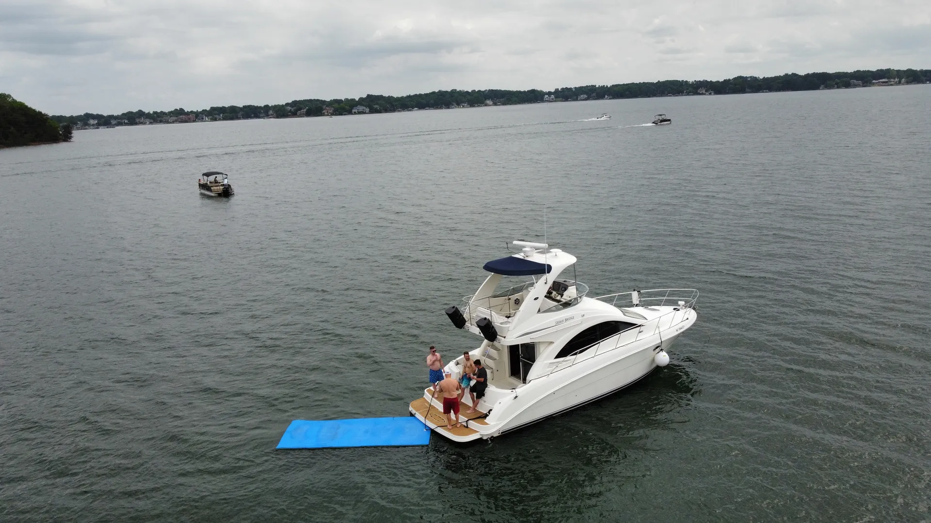 40 Foot Sea Ray Yacht!! Currently offering special winter rates 