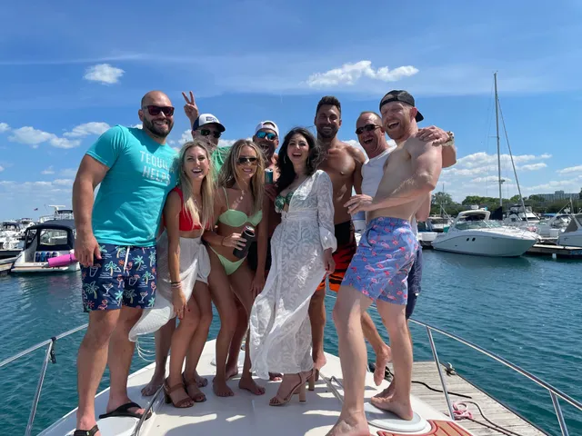Rent a Bayliner motor yacht in Chicago, IL near me