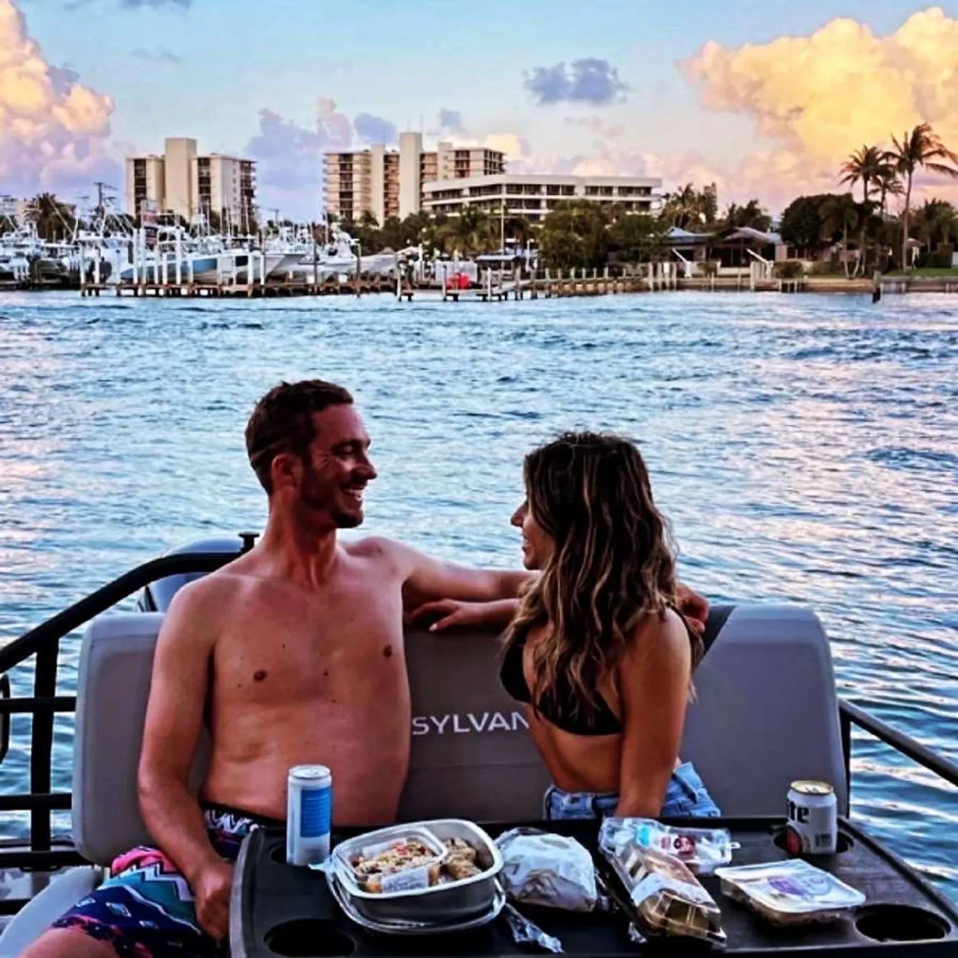 2023 25' Pontoon Boat w/ Sunbed and Dining Booth 