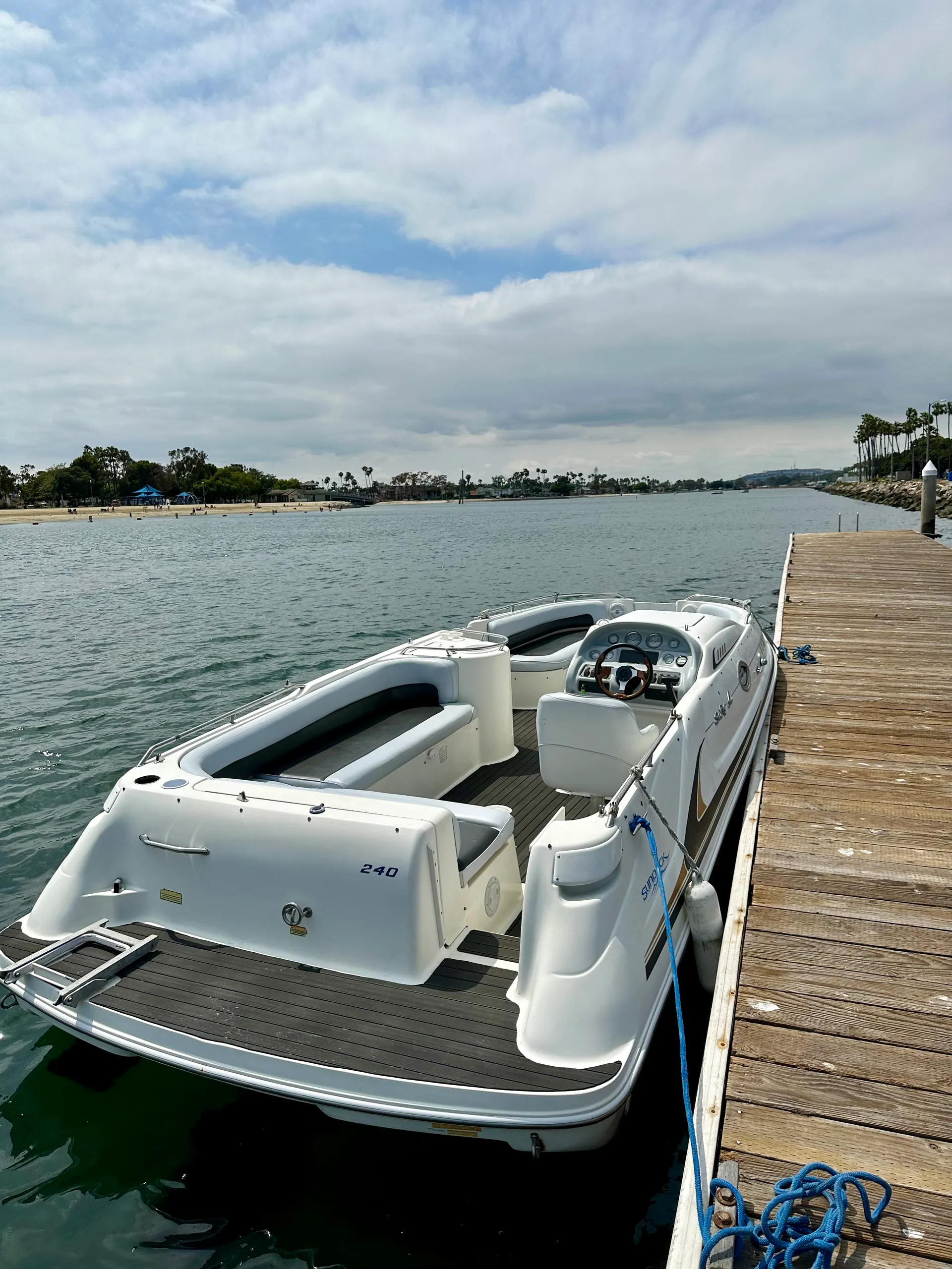 Sea Ray Boats 240 Sundeck in Long Beach, CA — photo 2