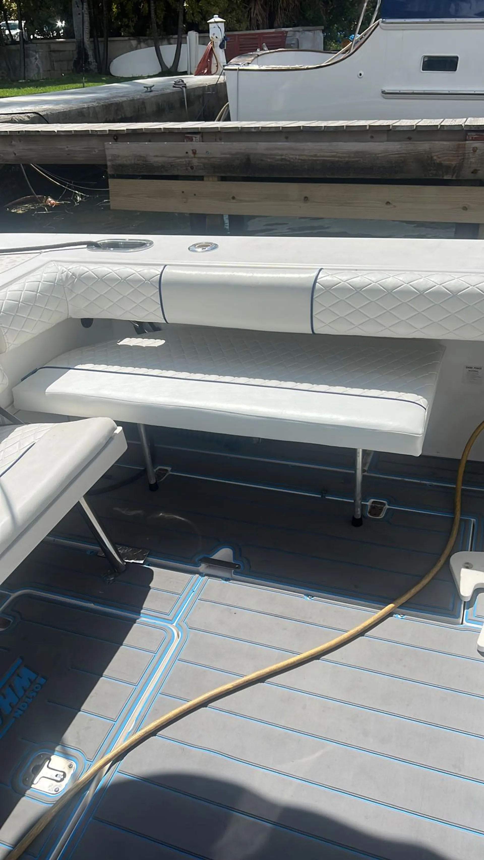 Boston Whaler 295 Conquest W/2-225HP in Miami, FL — photo 3