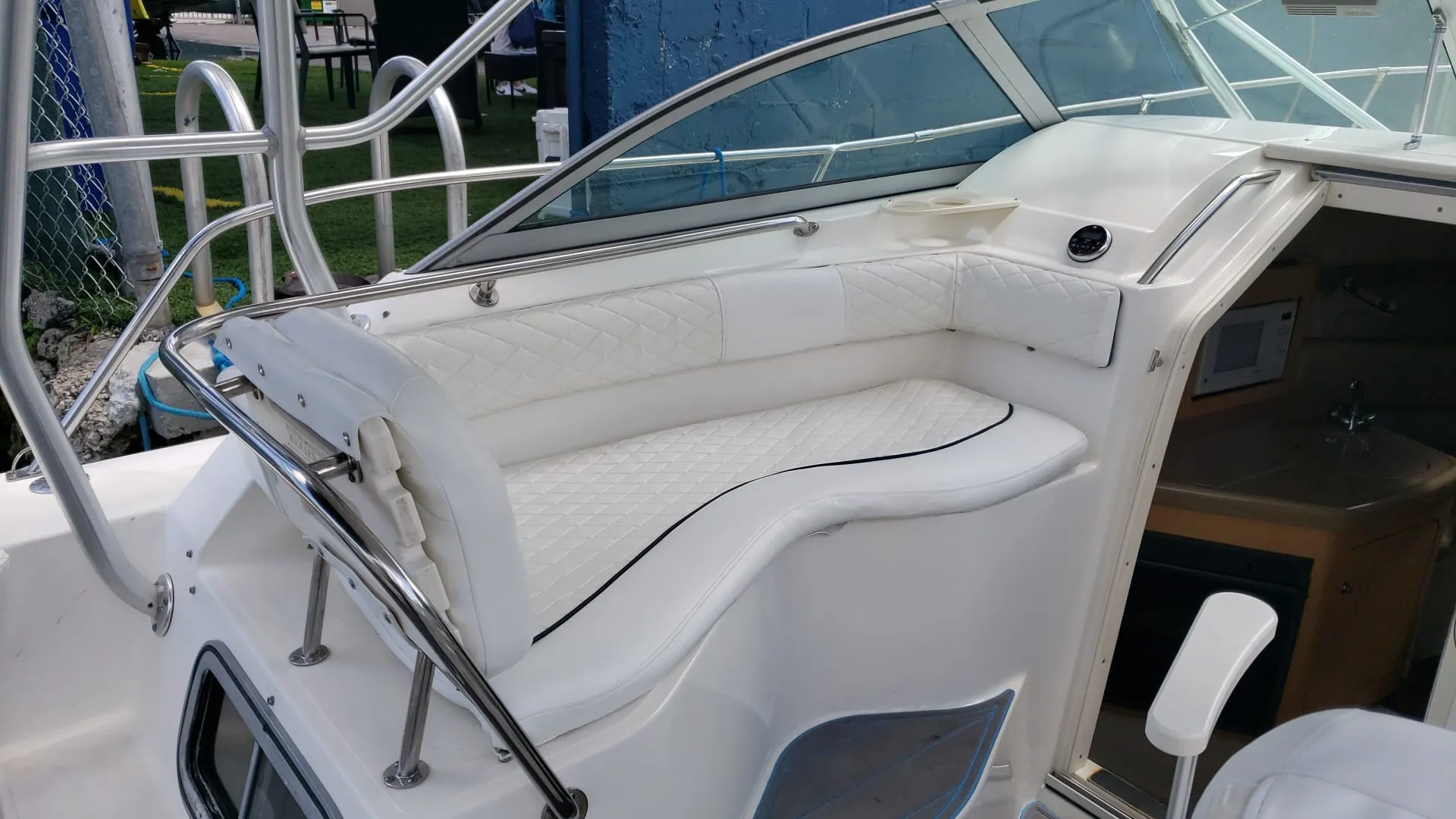 Boston Whaler 295 Conquest W/2-225HP in Miami, FL — photo 5