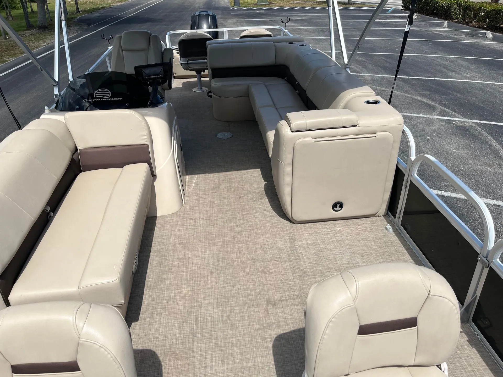 SUN TRACKER FISHIN' BARGE 22 DLX in Cape Coral, FL — photo 6