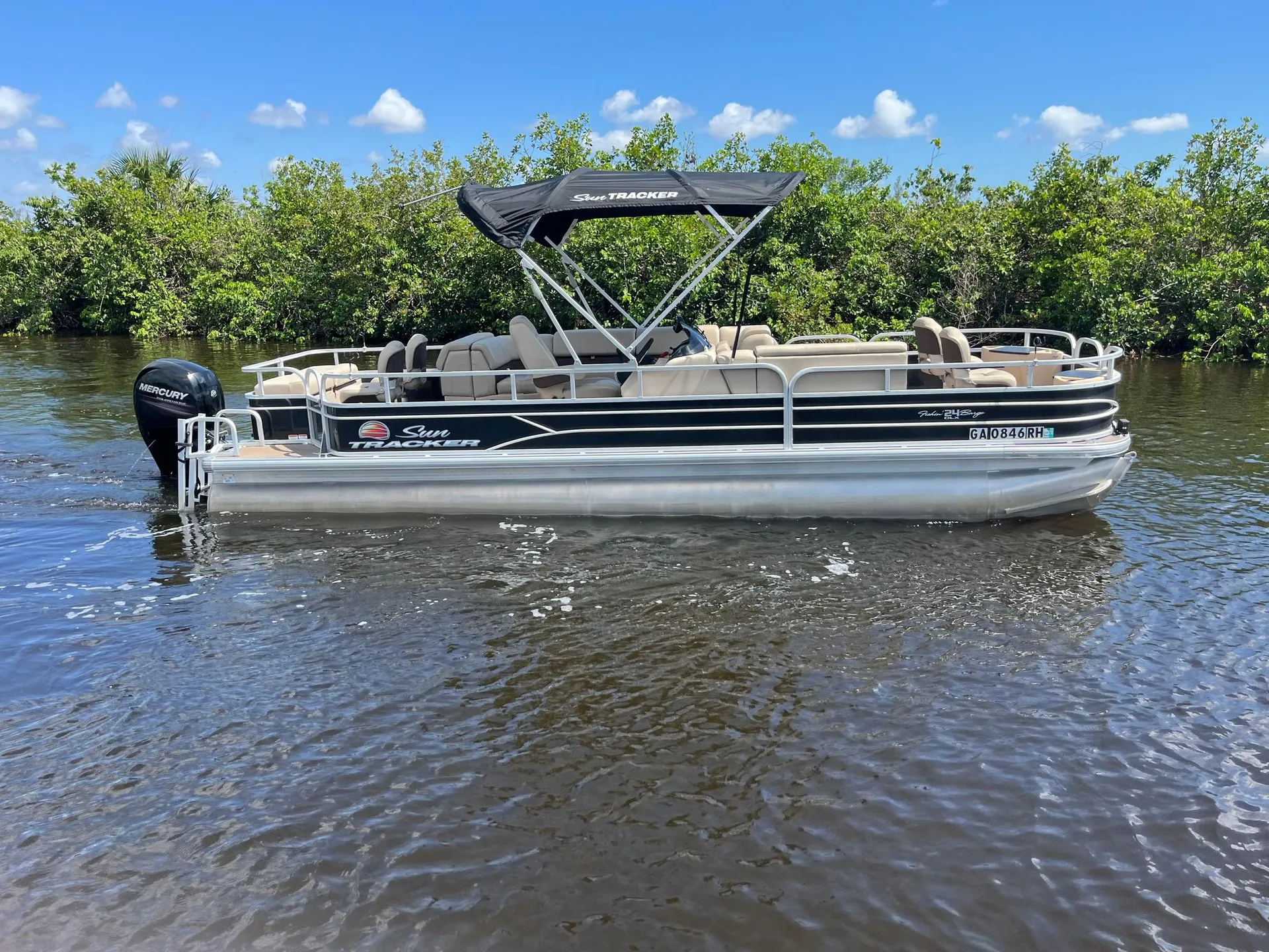 SUN TRACKER FISHIN' BARGE 22 DLX in Cape Coral, FL — photo 2