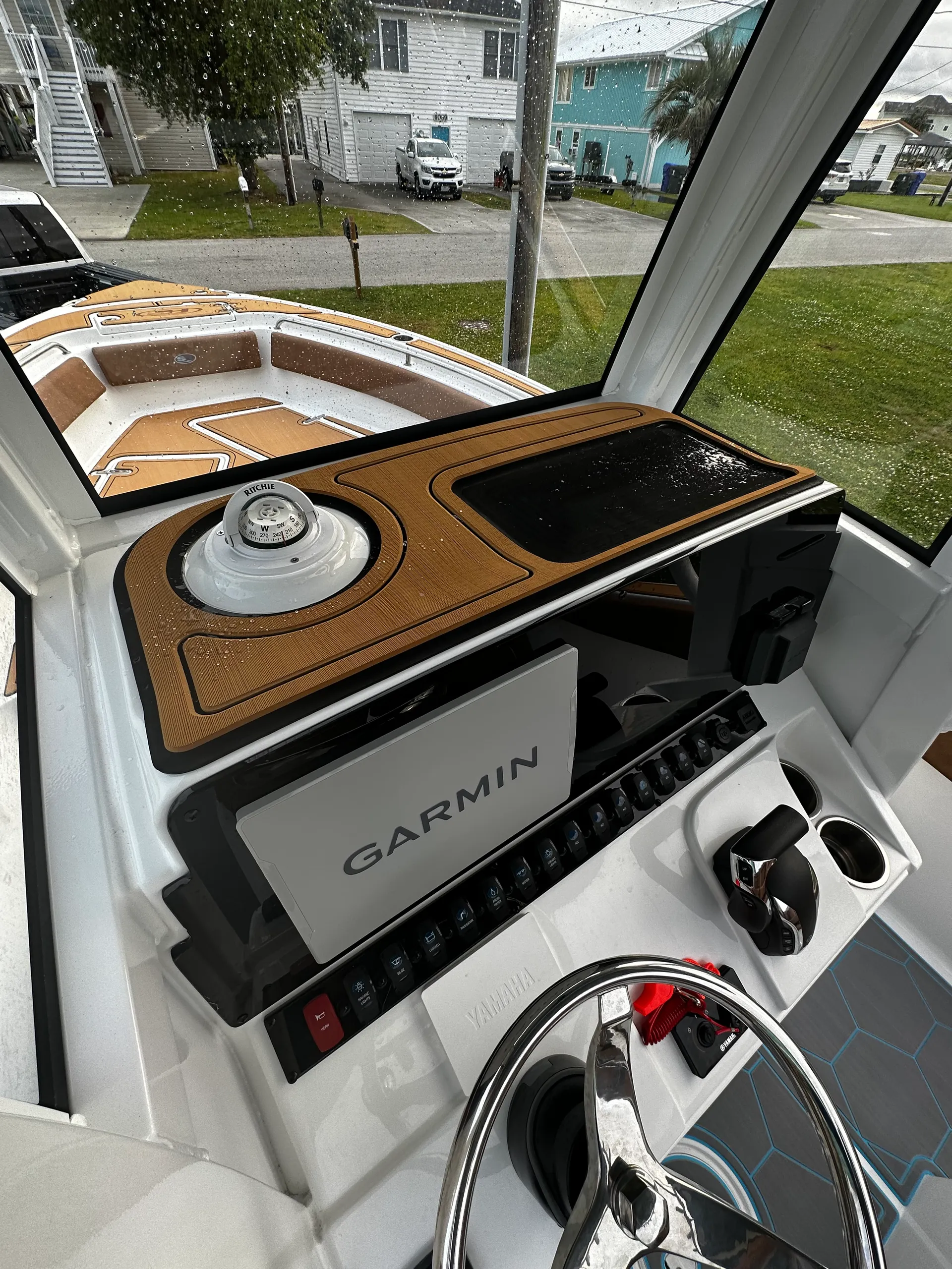 BEAUTIFUL NEW 24’ Sea Hunt Ultra W/Captain & Fuel- Seats 6