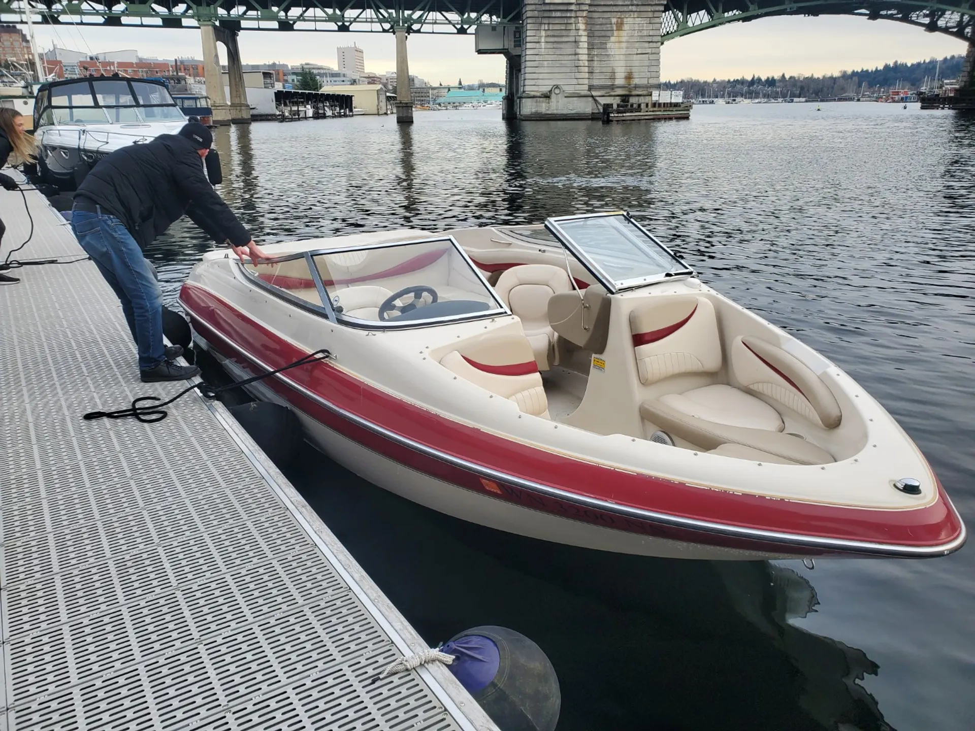 Fast and Fun 20' Glastron Bowrider on Lake Union/Lake Washington