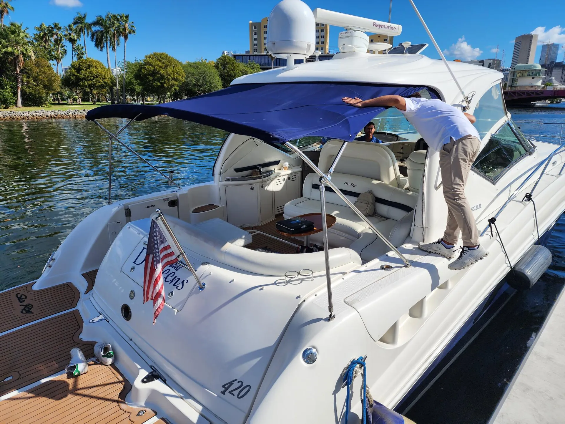 Sea Ray Boats 420 Sundancer in Marina del Rey, CA — photo 4