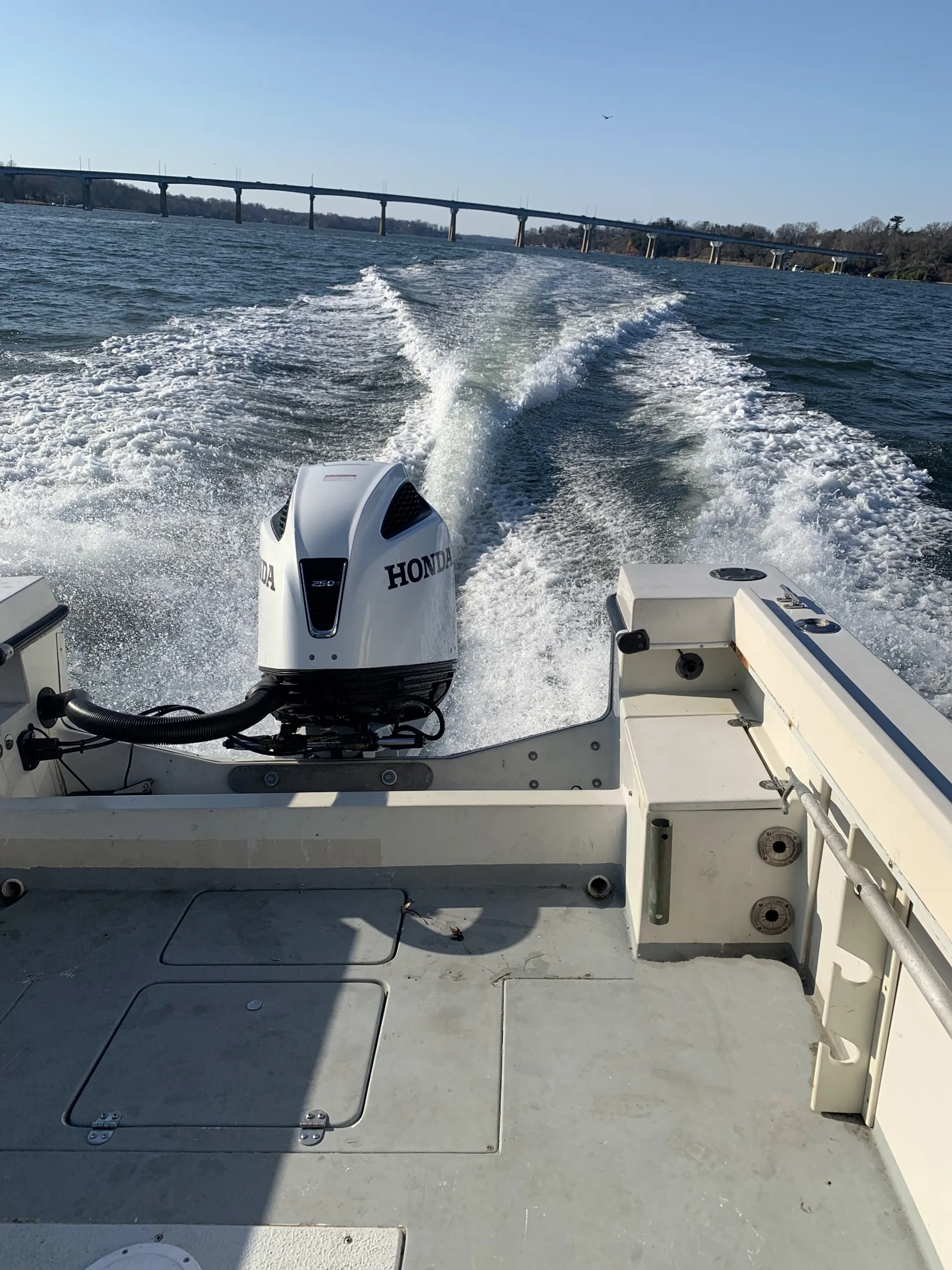 Stratos walkaround fishing boat