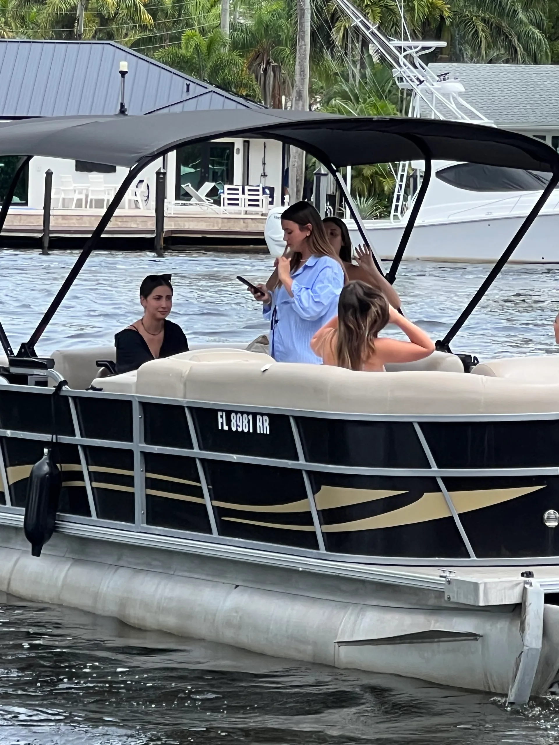 Comfortable and spacious 28’ Pontoon 