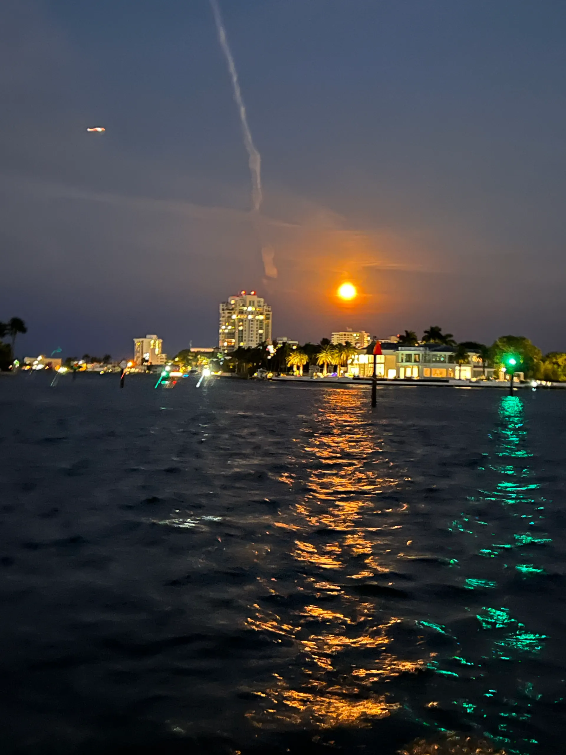Comfortable and spacious 28’ Pontoon 