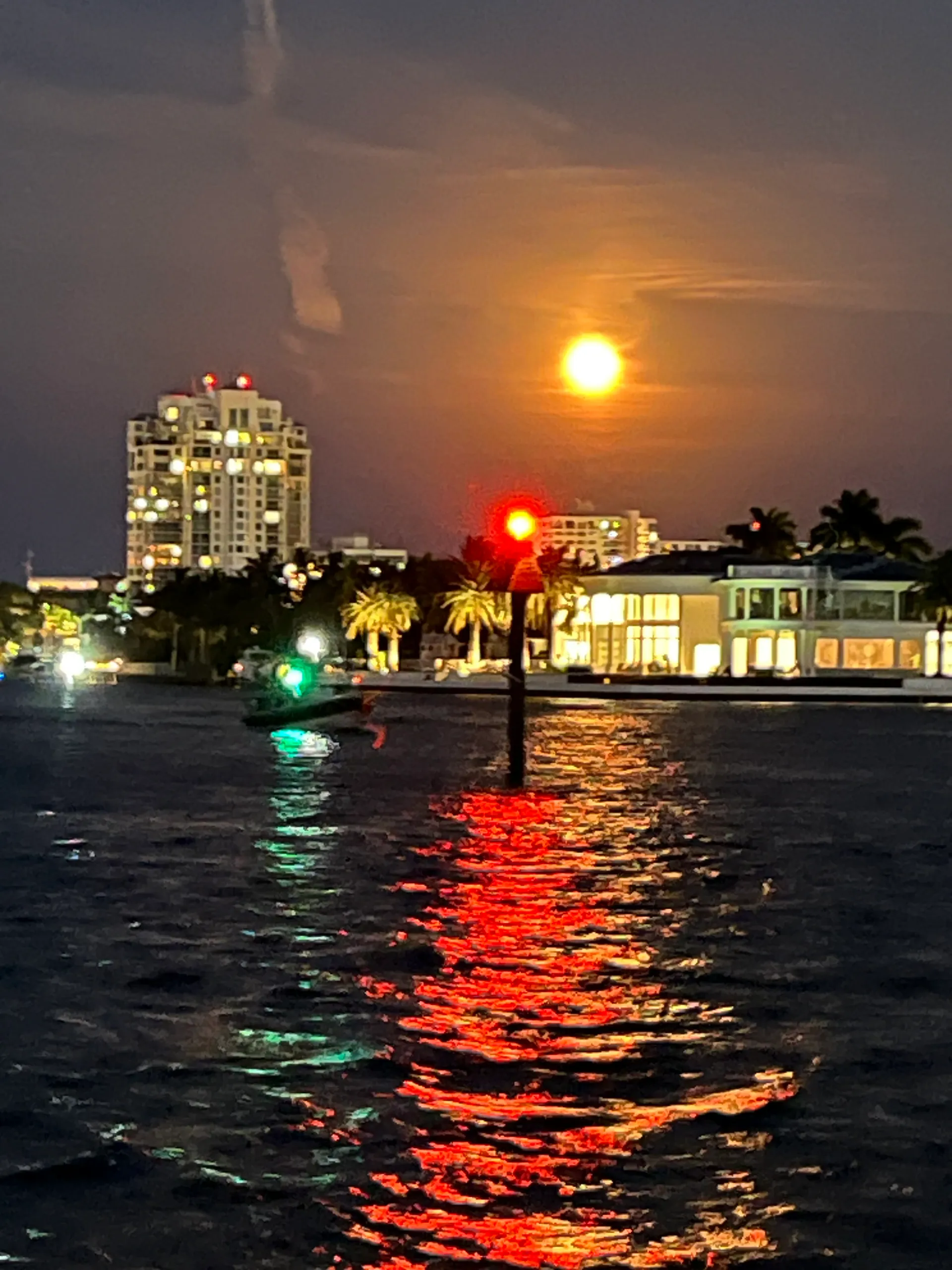 Comfortable and spacious 28’ Pontoon 