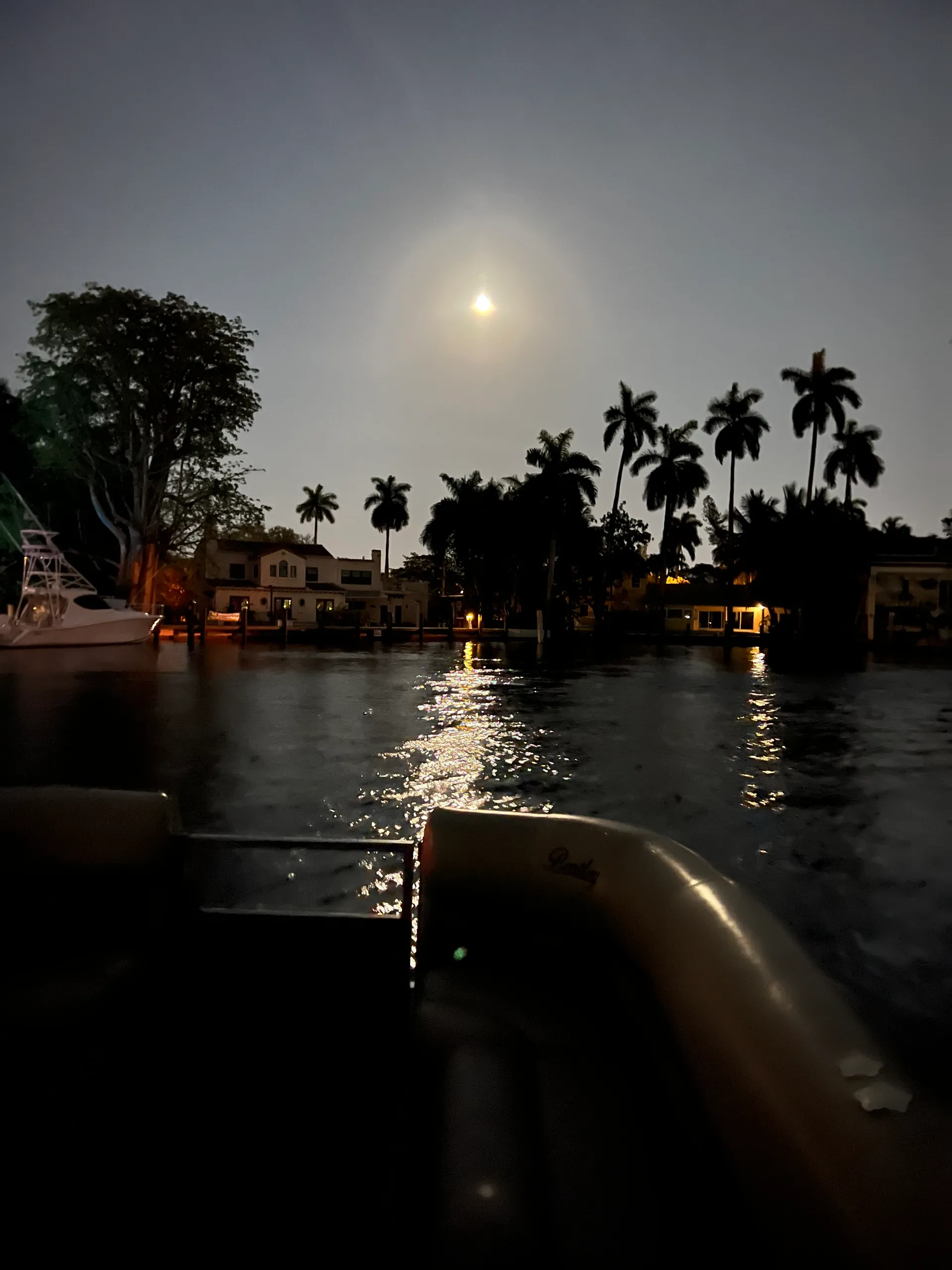 Comfortable and spacious 28’ Pontoon 