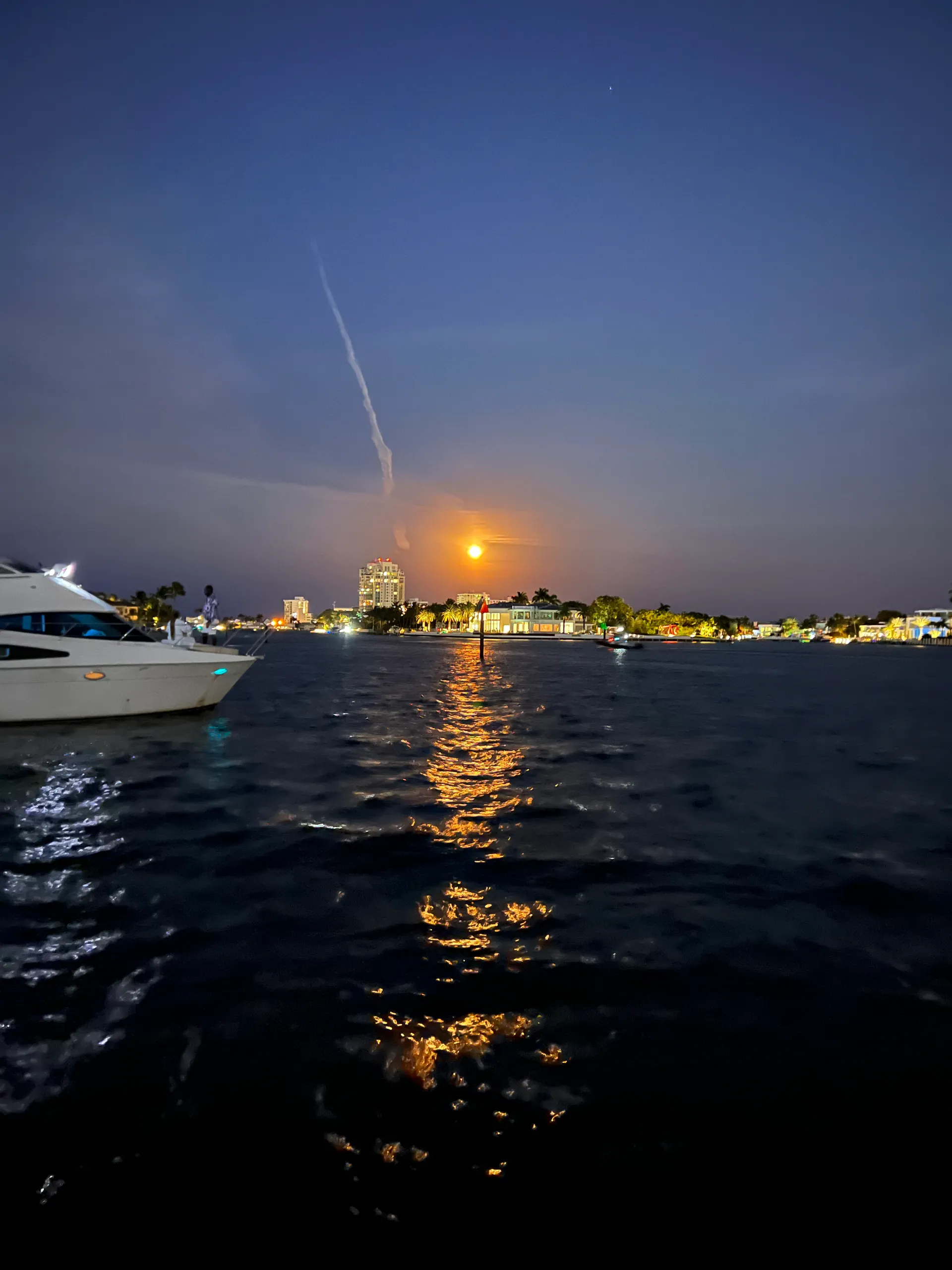 Comfortable and spacious 28’ Pontoon 