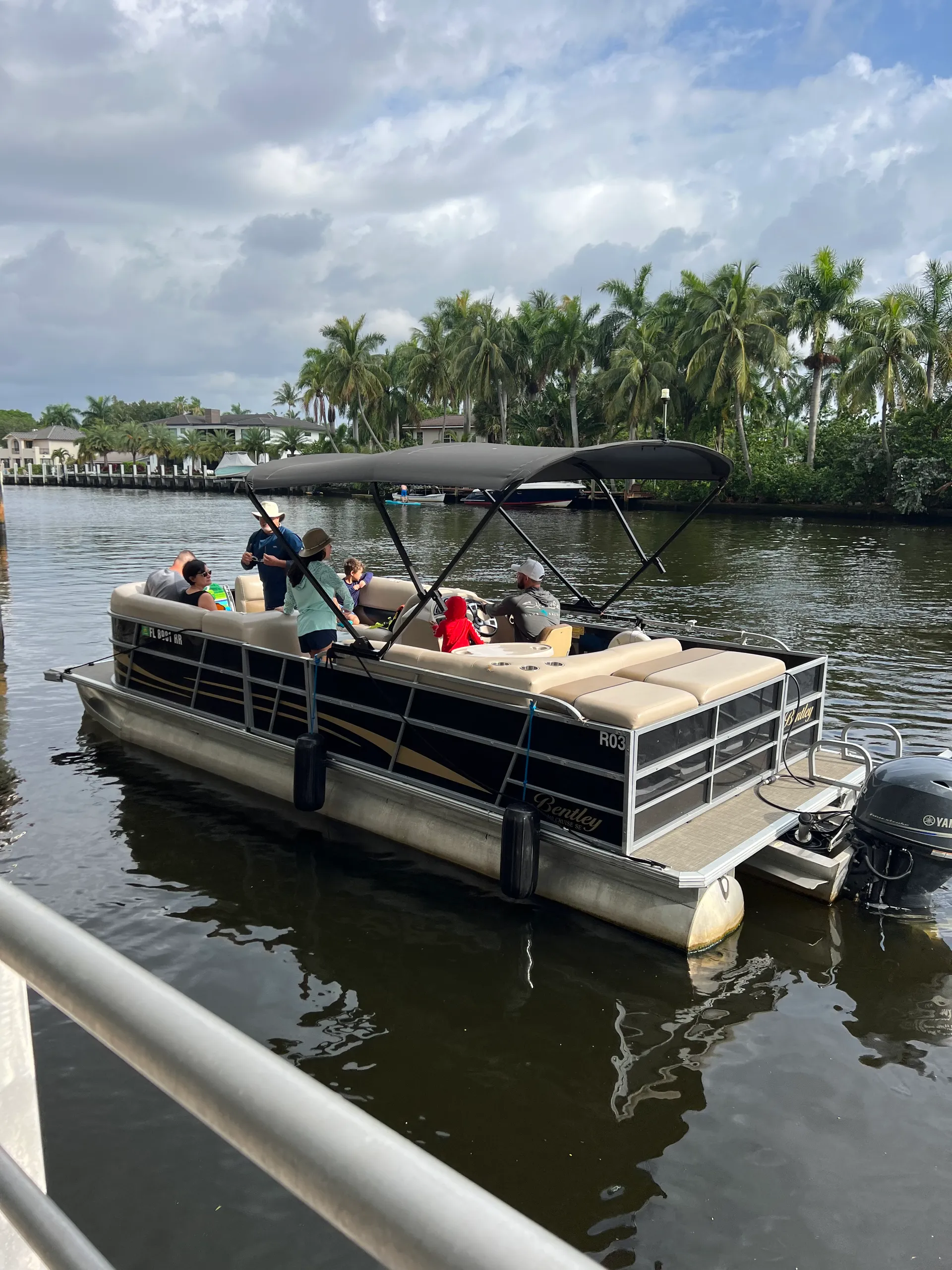 Comfortable and spacious 28’ Pontoon 