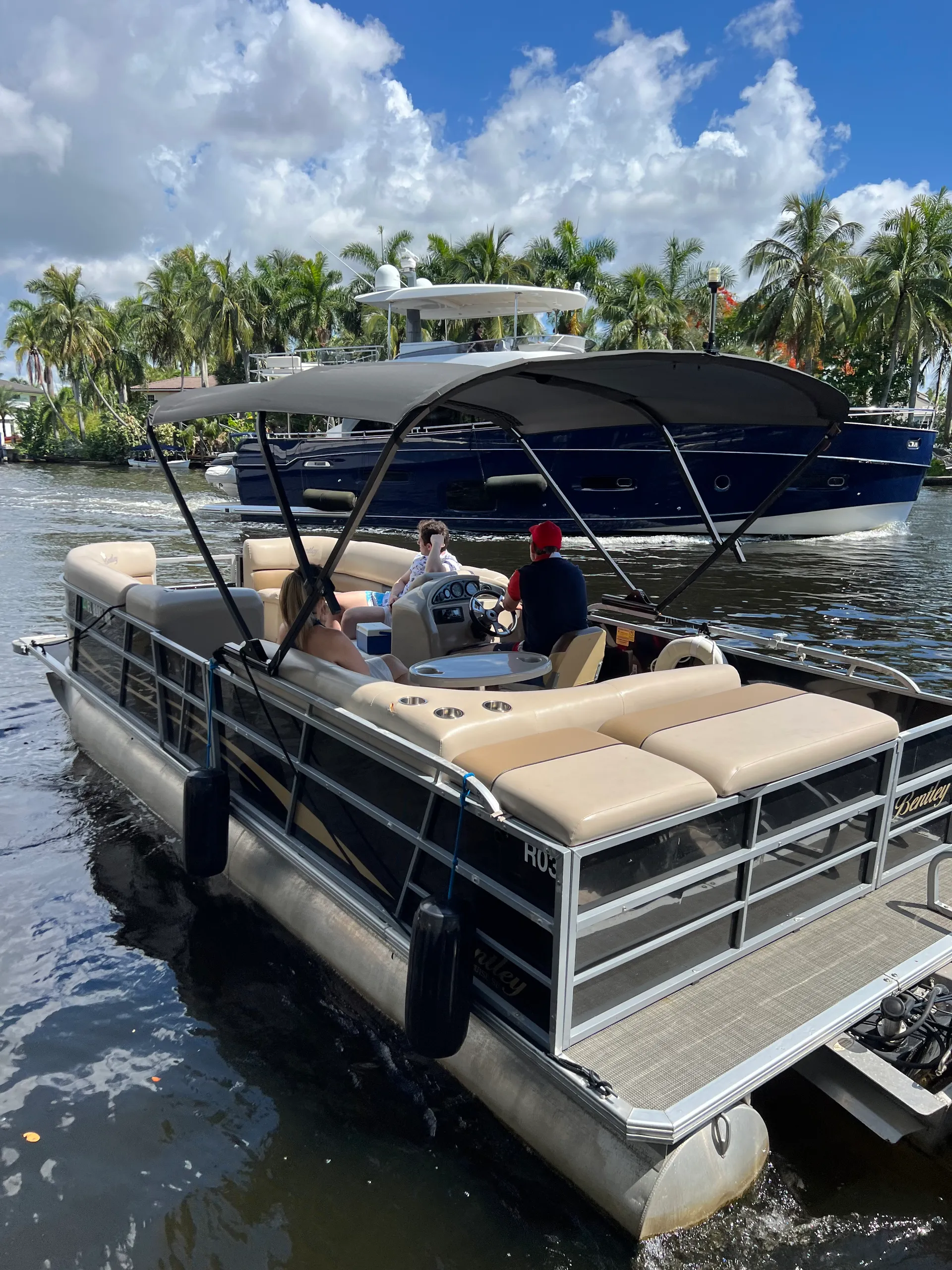 Comfortable and spacious 28’ Pontoon 