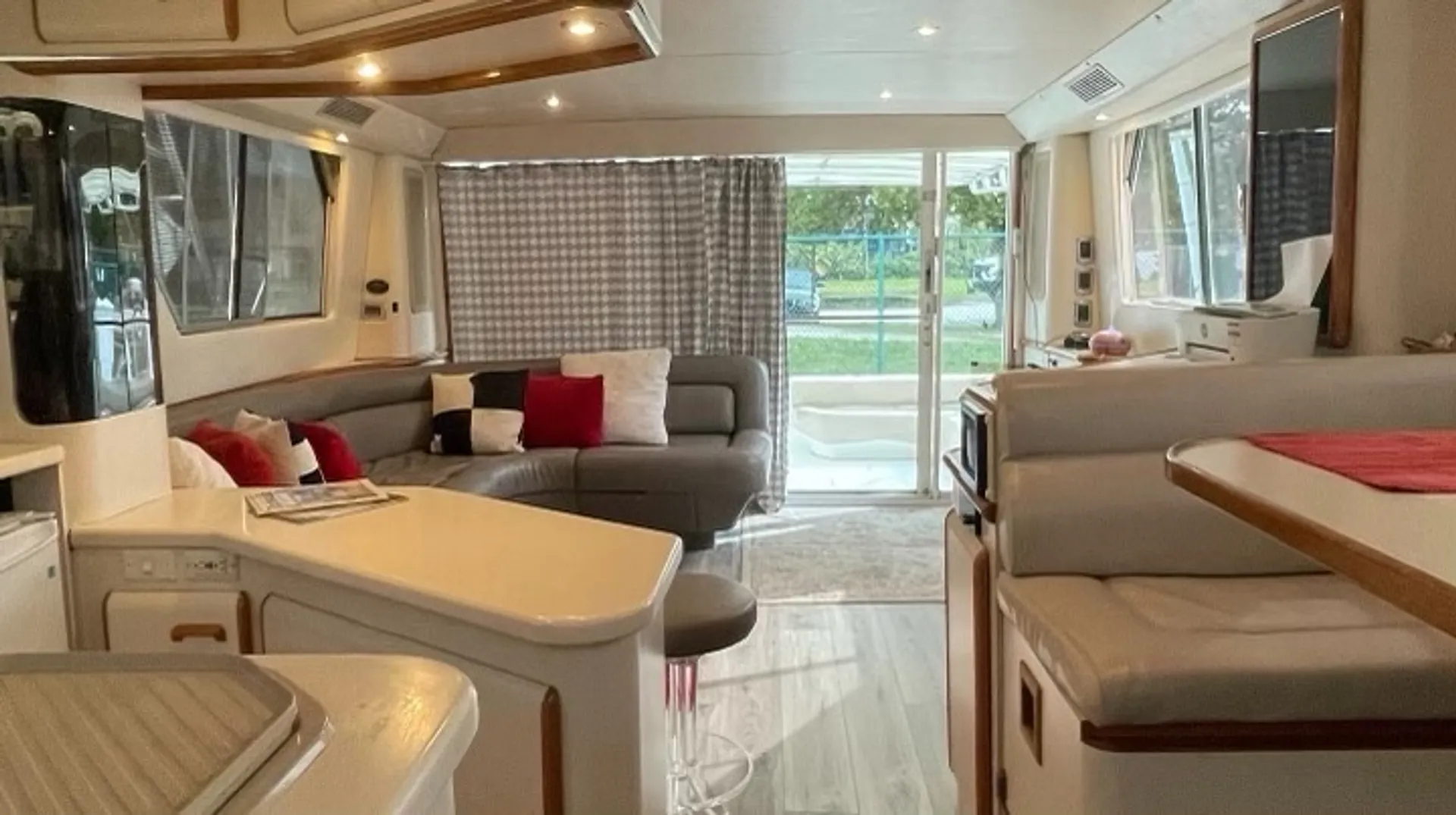 55’ Sea Ray - CHARTER TODAY!